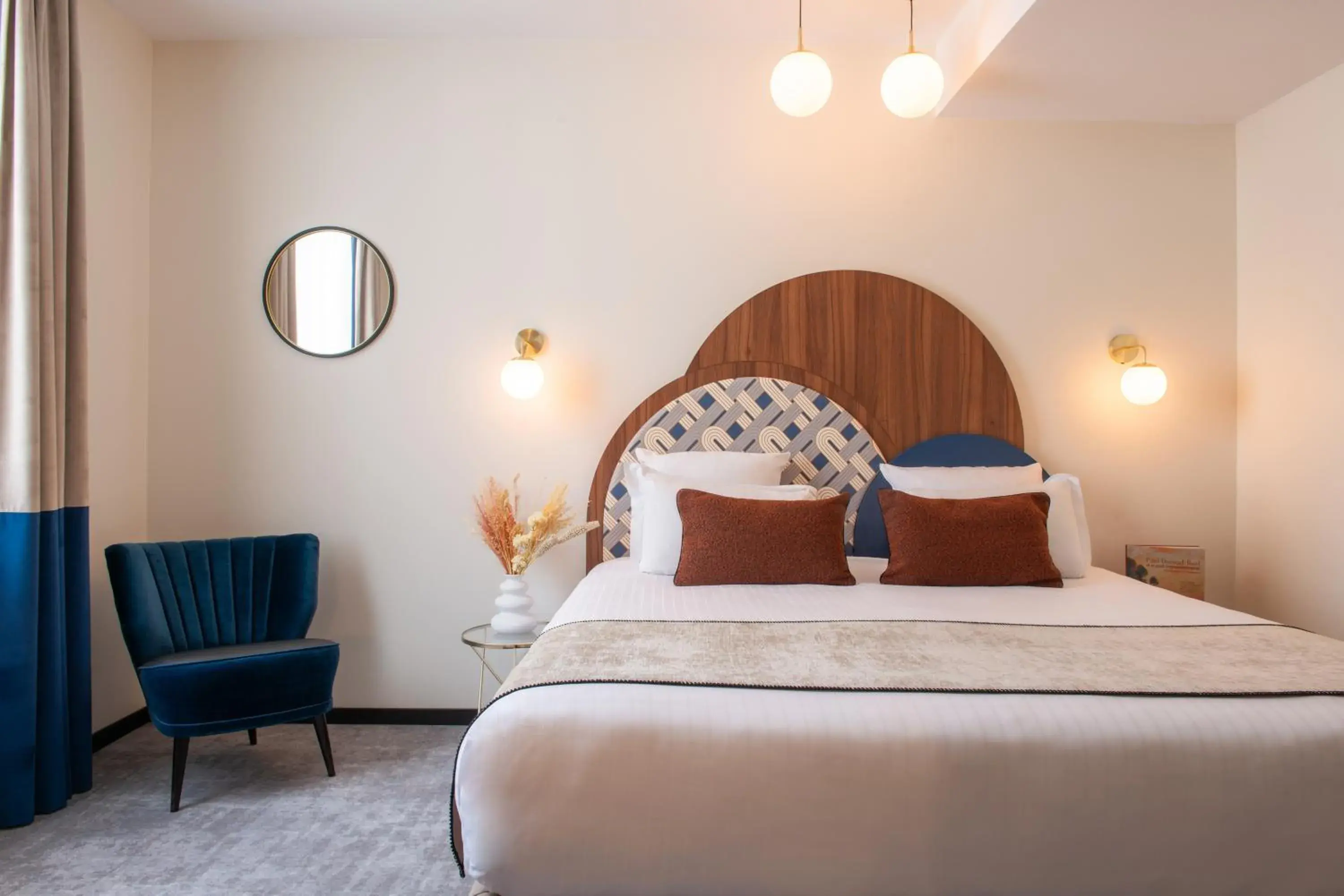 Photo of the whole room, Bed in Helussi Hôtel Photo of the whole room, Bed in Helussi Hôtel