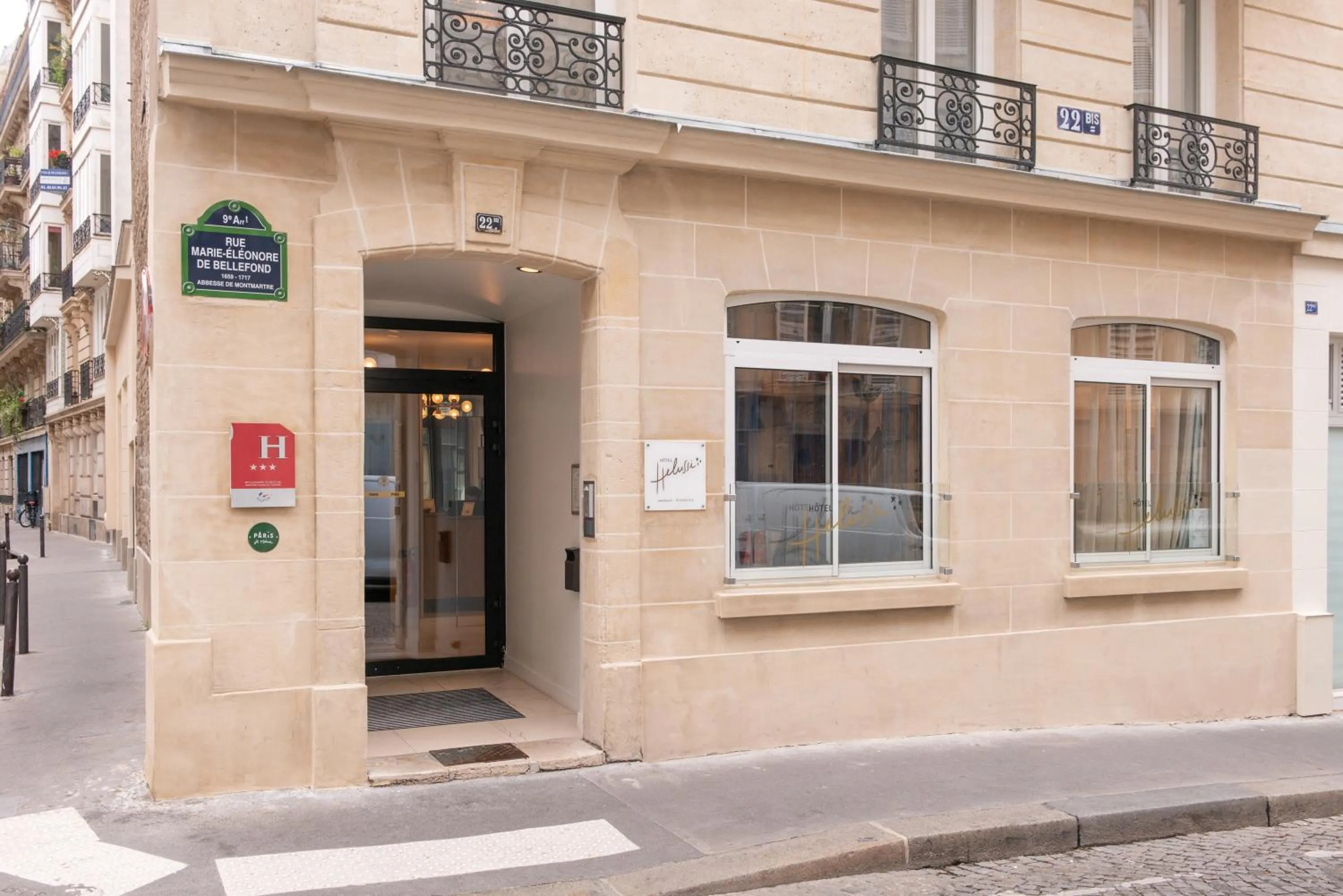 Facade/entrance in Helussi Hôtel