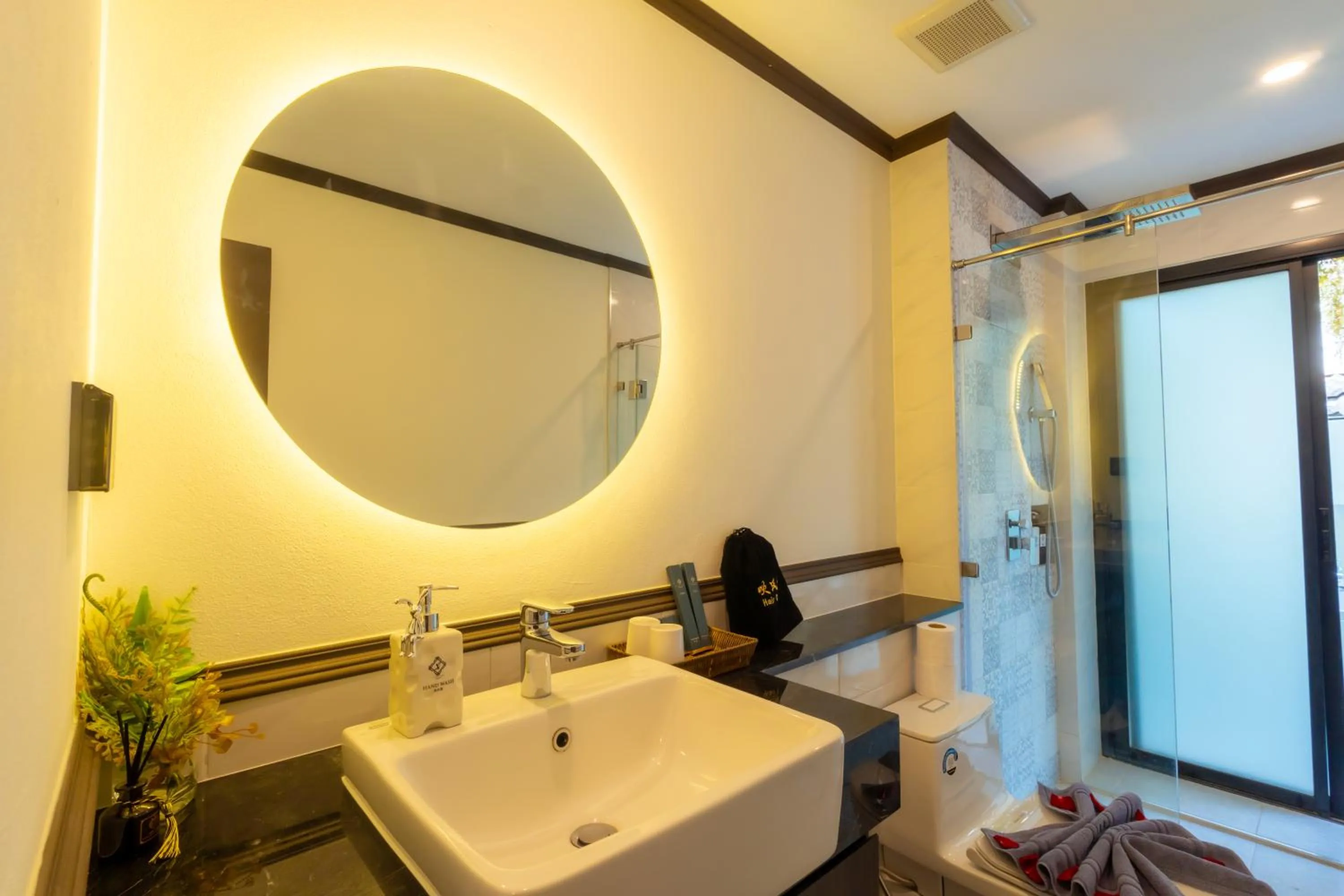 Bathroom in Le ville lanna Chiang Mai Gate Old Town Hotel
