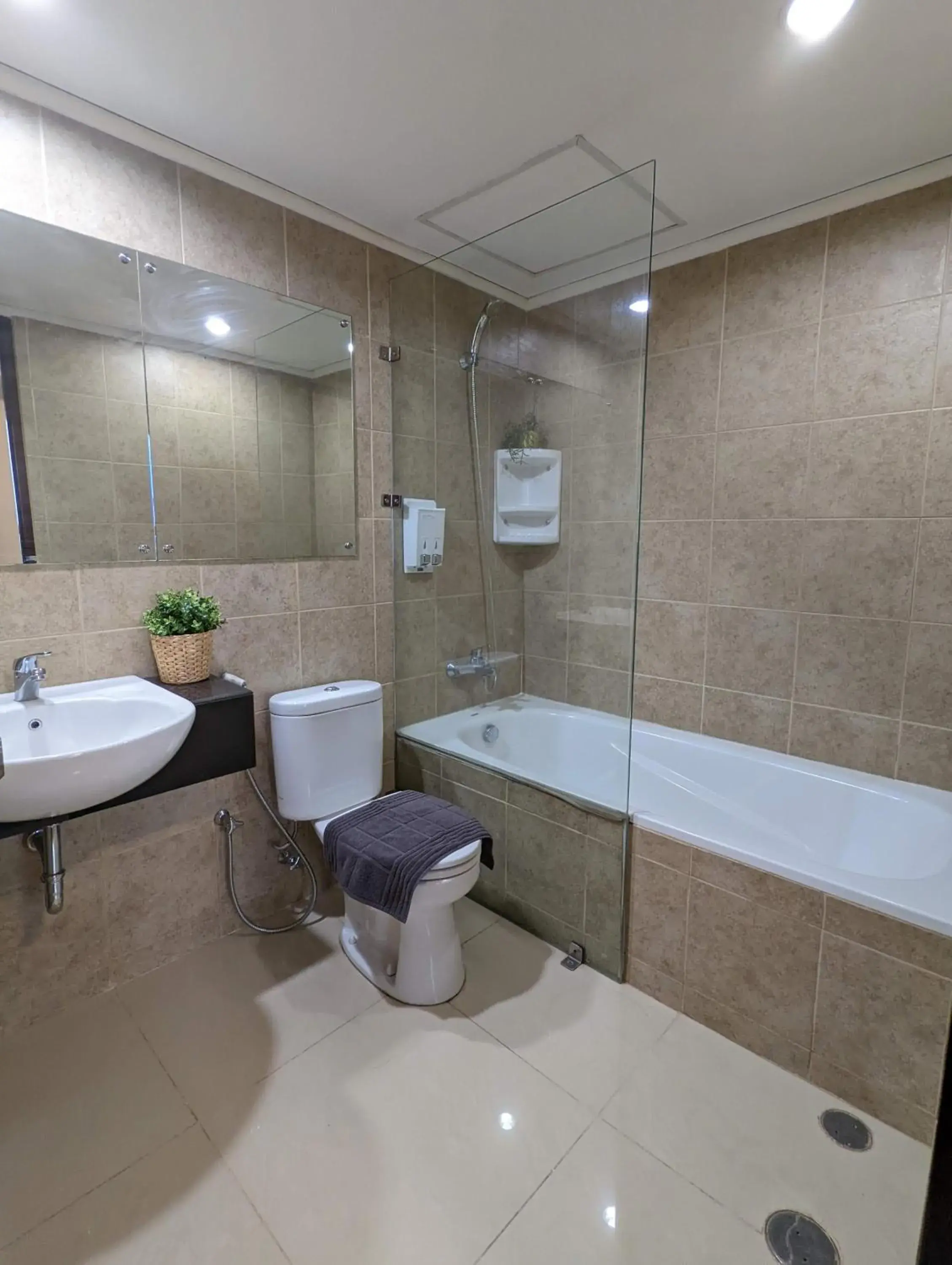 Two-Bedroom Apartment in Cottonwood Apartment at Marbella Suites Dago Two-Bedroom Apartment in Cottonwood Apartment at Marbella Suites Dago