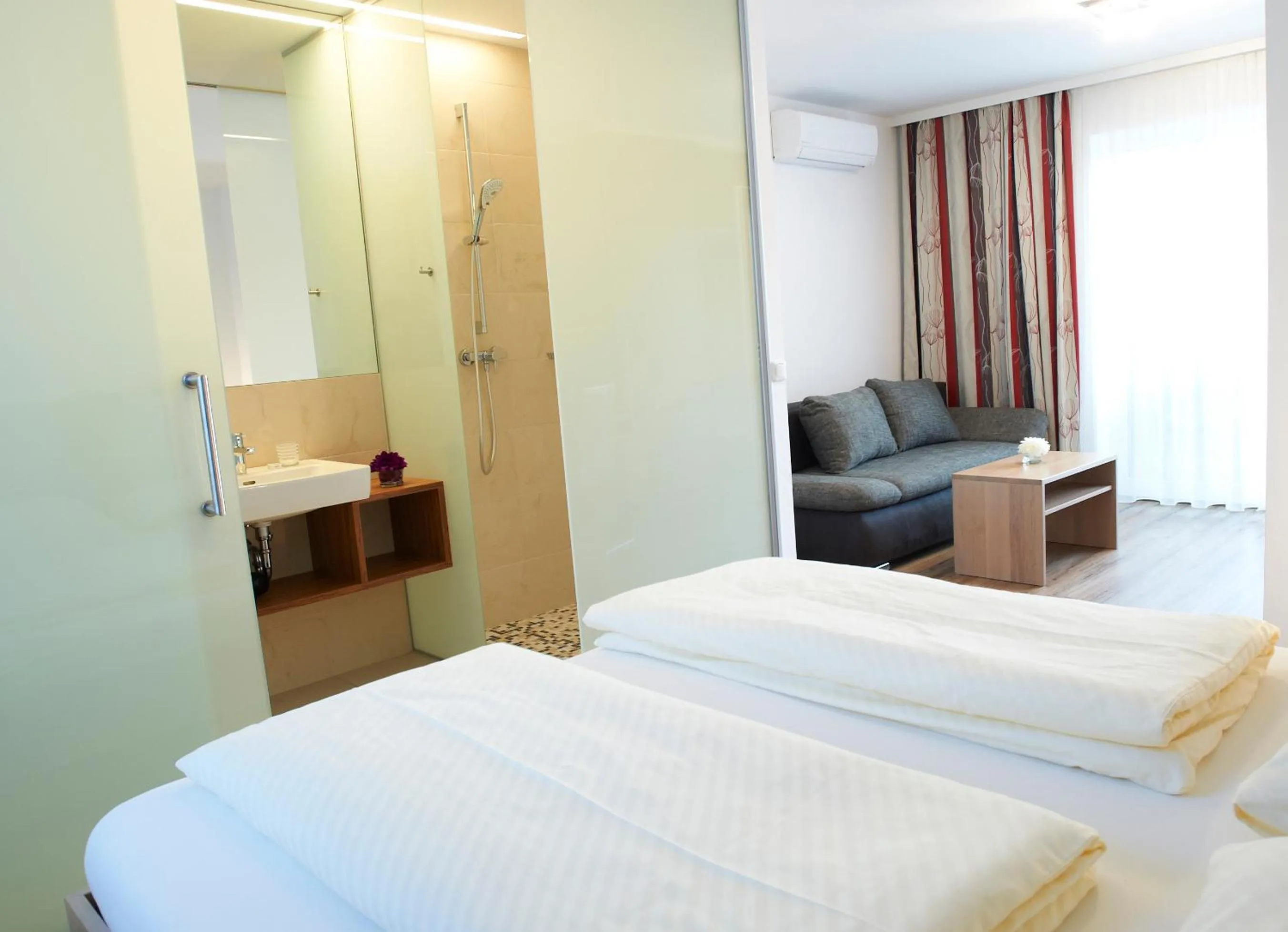 Photo of the whole room, Bed in Gästehaus Elisabeth Weinhandl