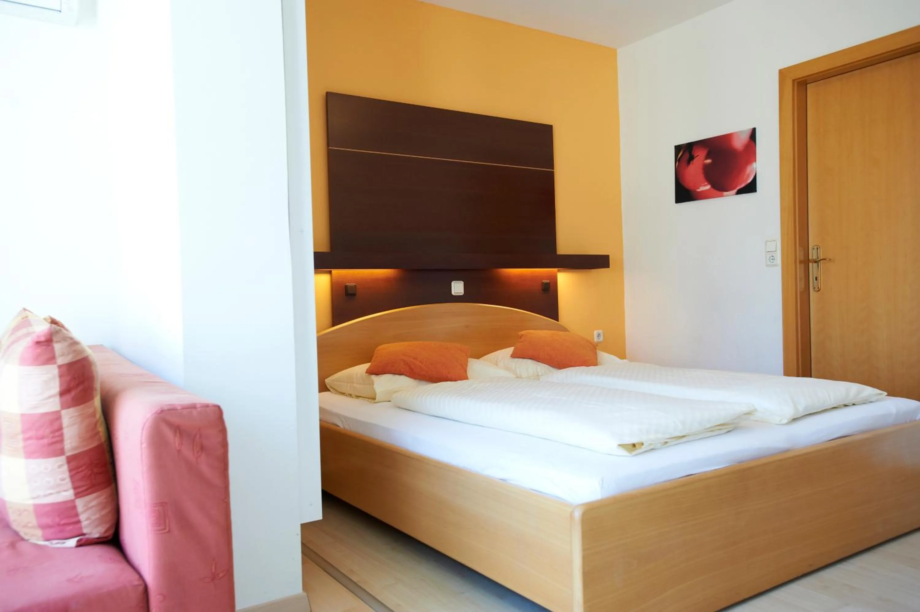 Photo of the whole room, Bed in Gästehaus Elisabeth Weinhandl