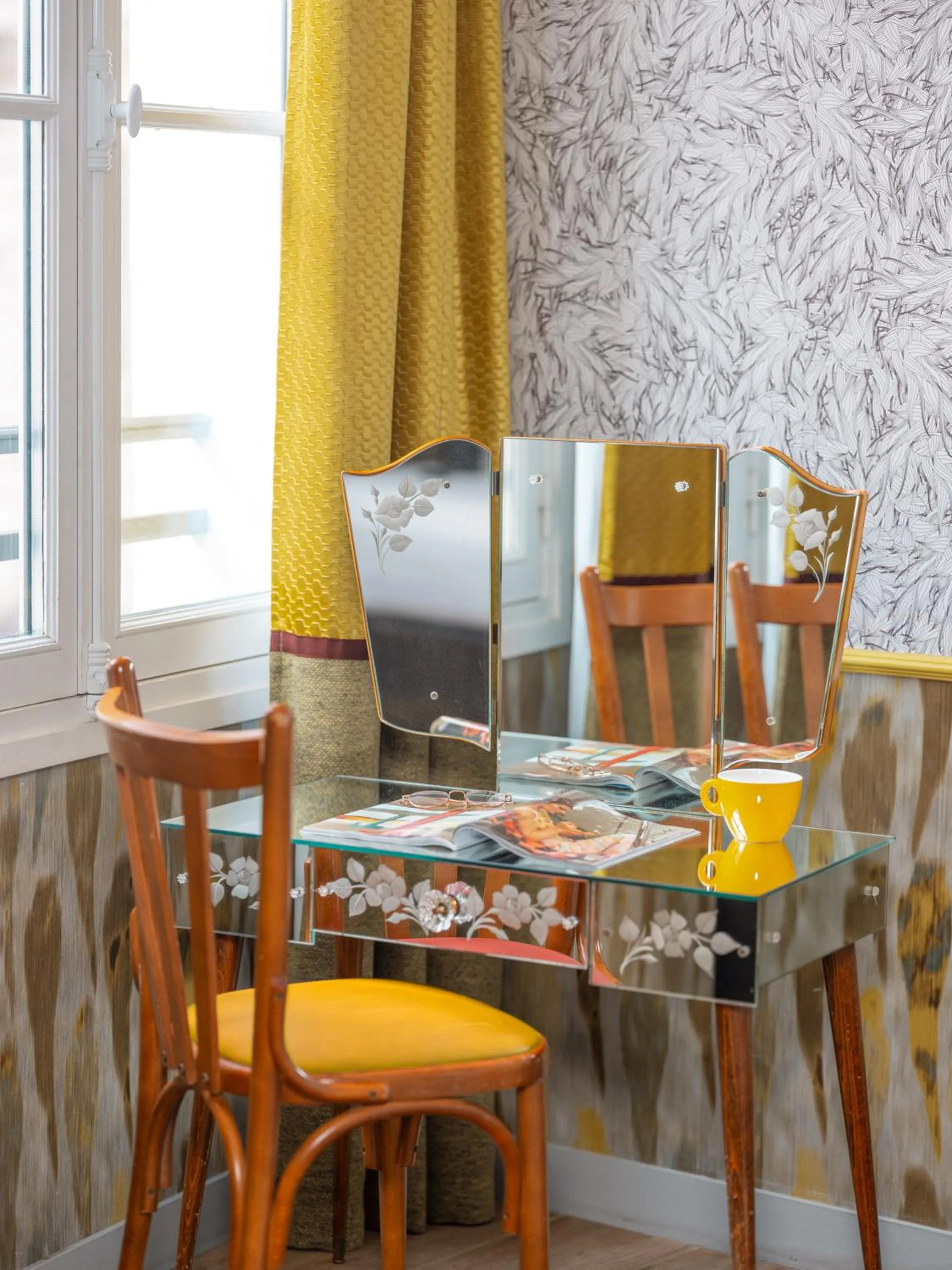 Decorative detail in Hôtel Crayon Rouge - Louvre Palais Royal
