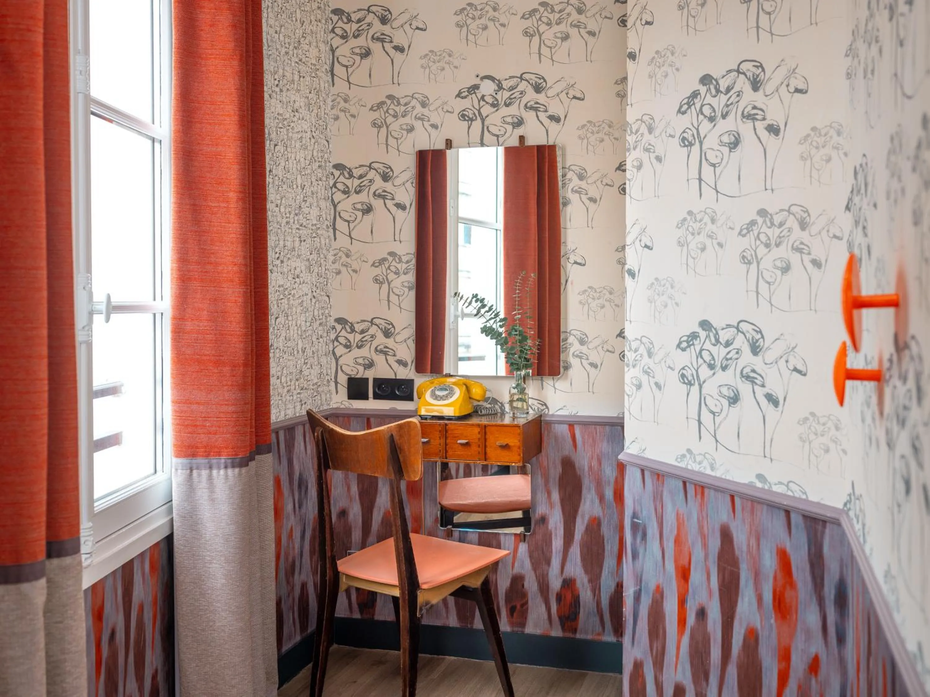 Decorative detail in Hôtel Crayon Rouge - Louvre Palais Royal