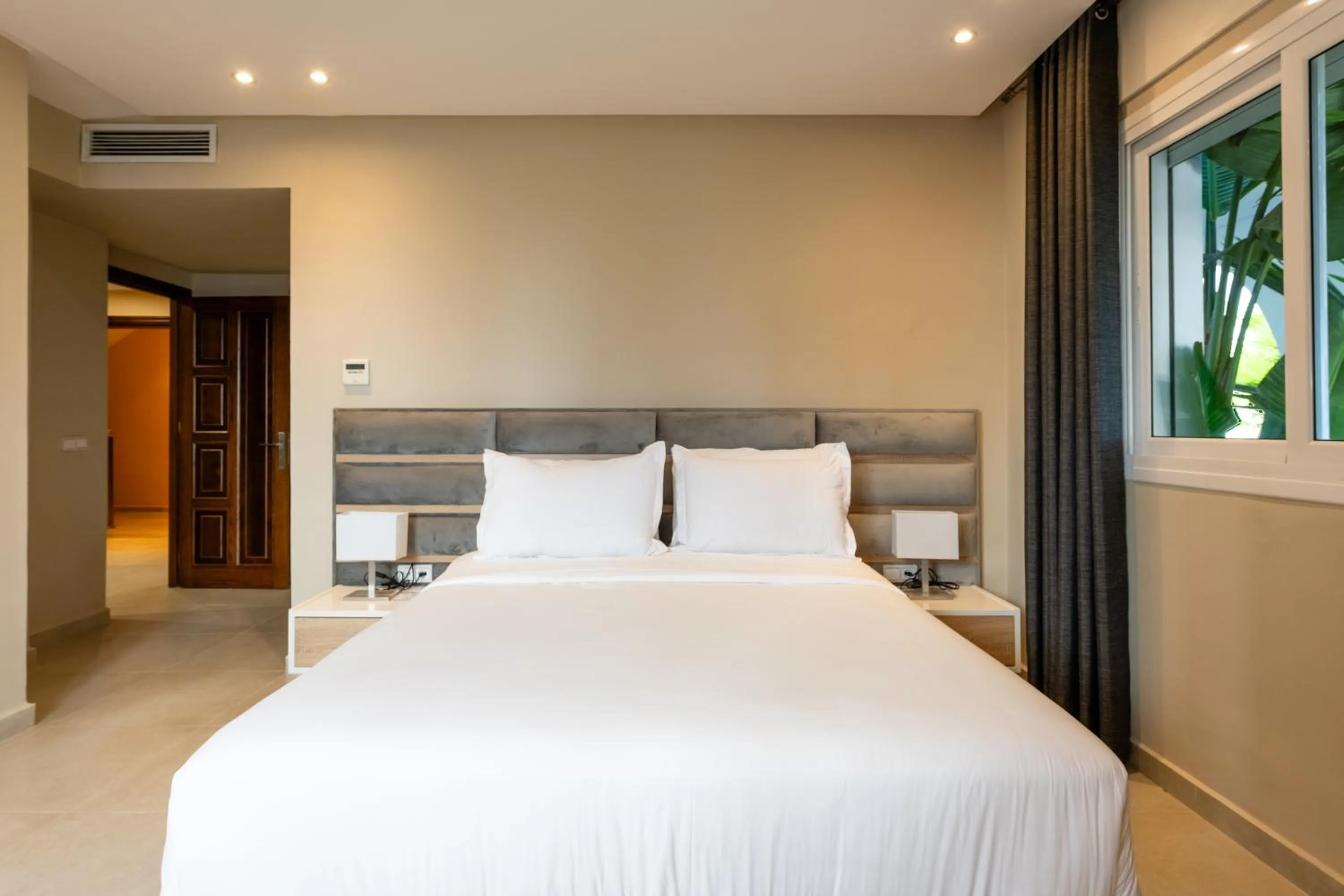 Photo of the whole room, Bed in Atlantic Mnar