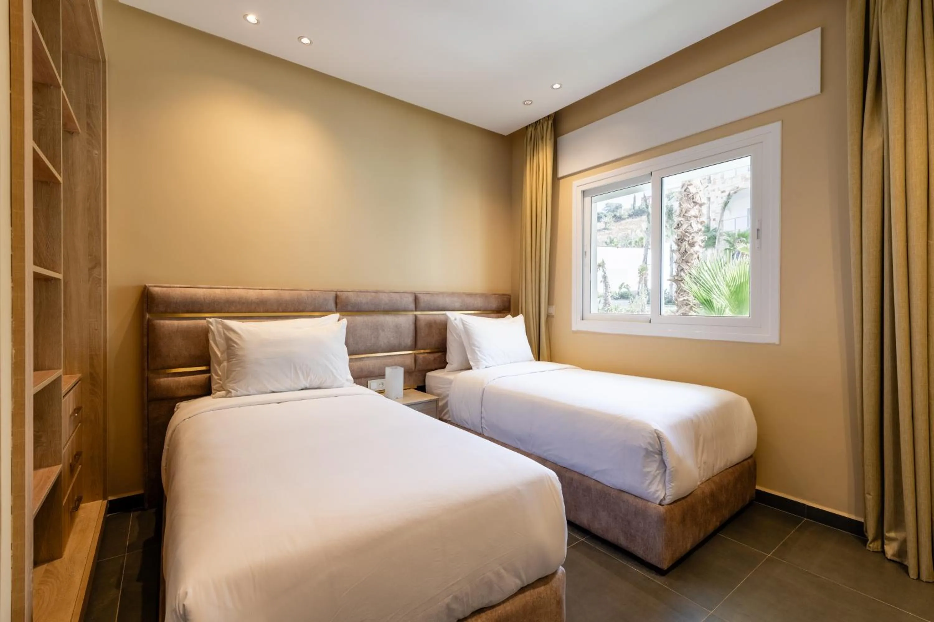 Photo of the whole room, Bed in Atlantic Mnar