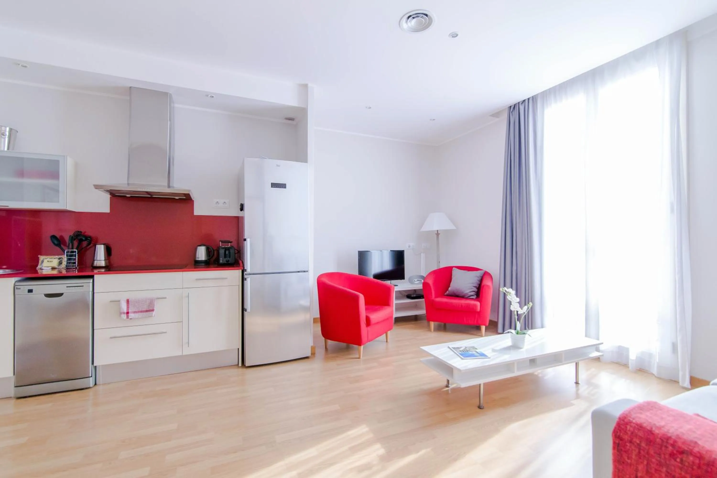 Day in Pelayo Deluxe Apartments