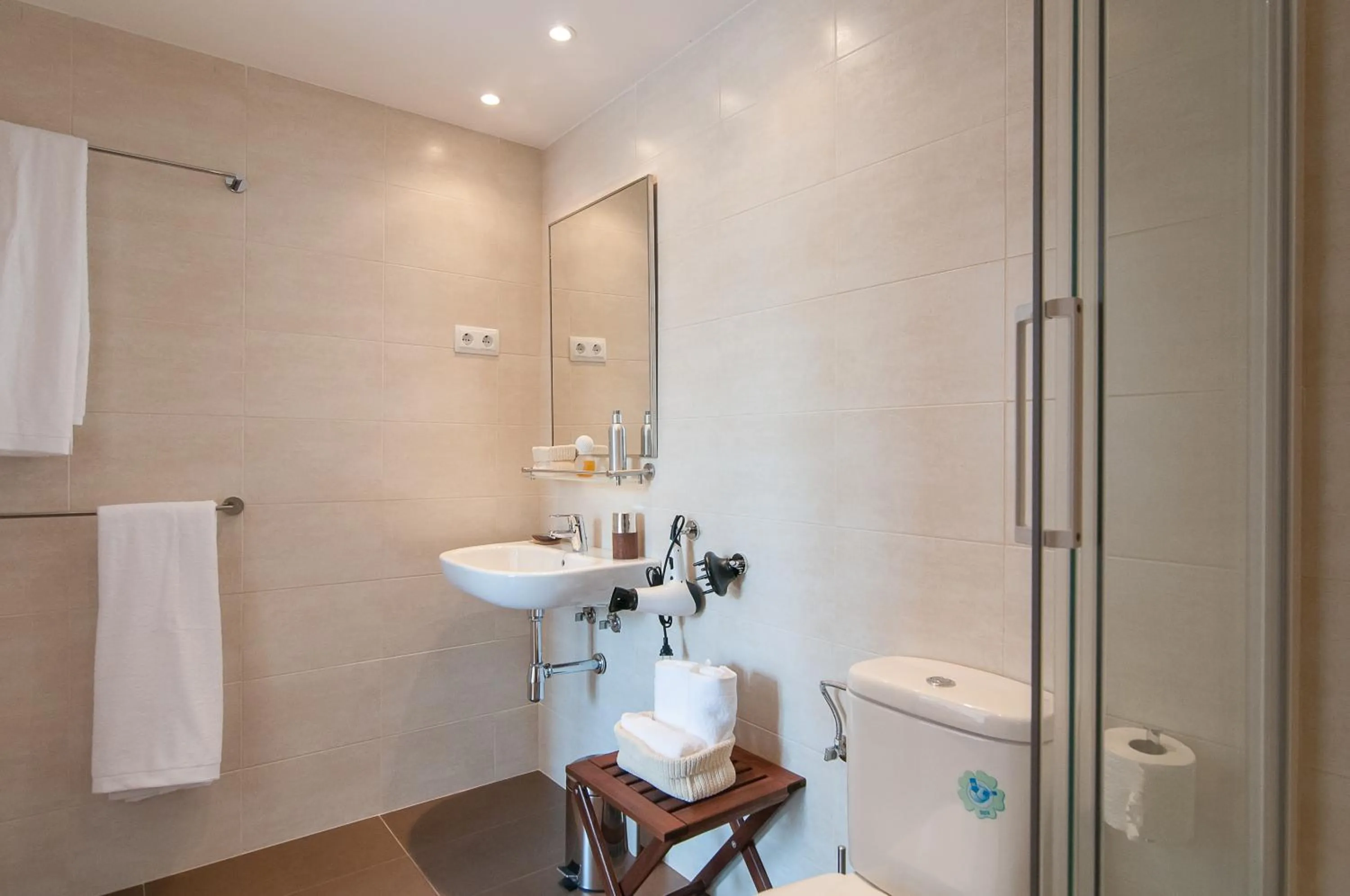 Bathroom in Pelayo Deluxe Apartments