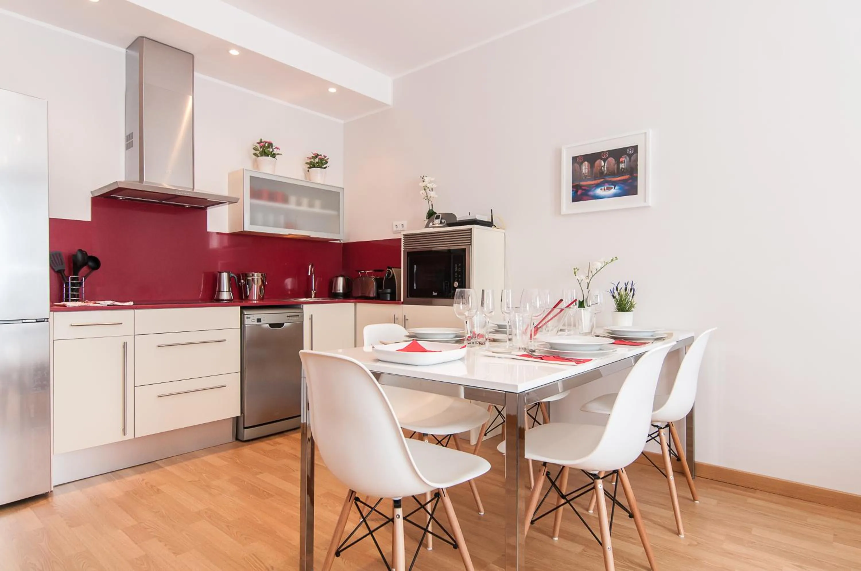 Dining area in Pelayo Deluxe Apartments