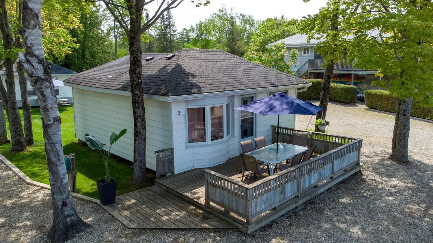 Bungalow with Patio in Bel Air Cottages and Motel Bungalow with Patio in Bel Air Cottages and Motel