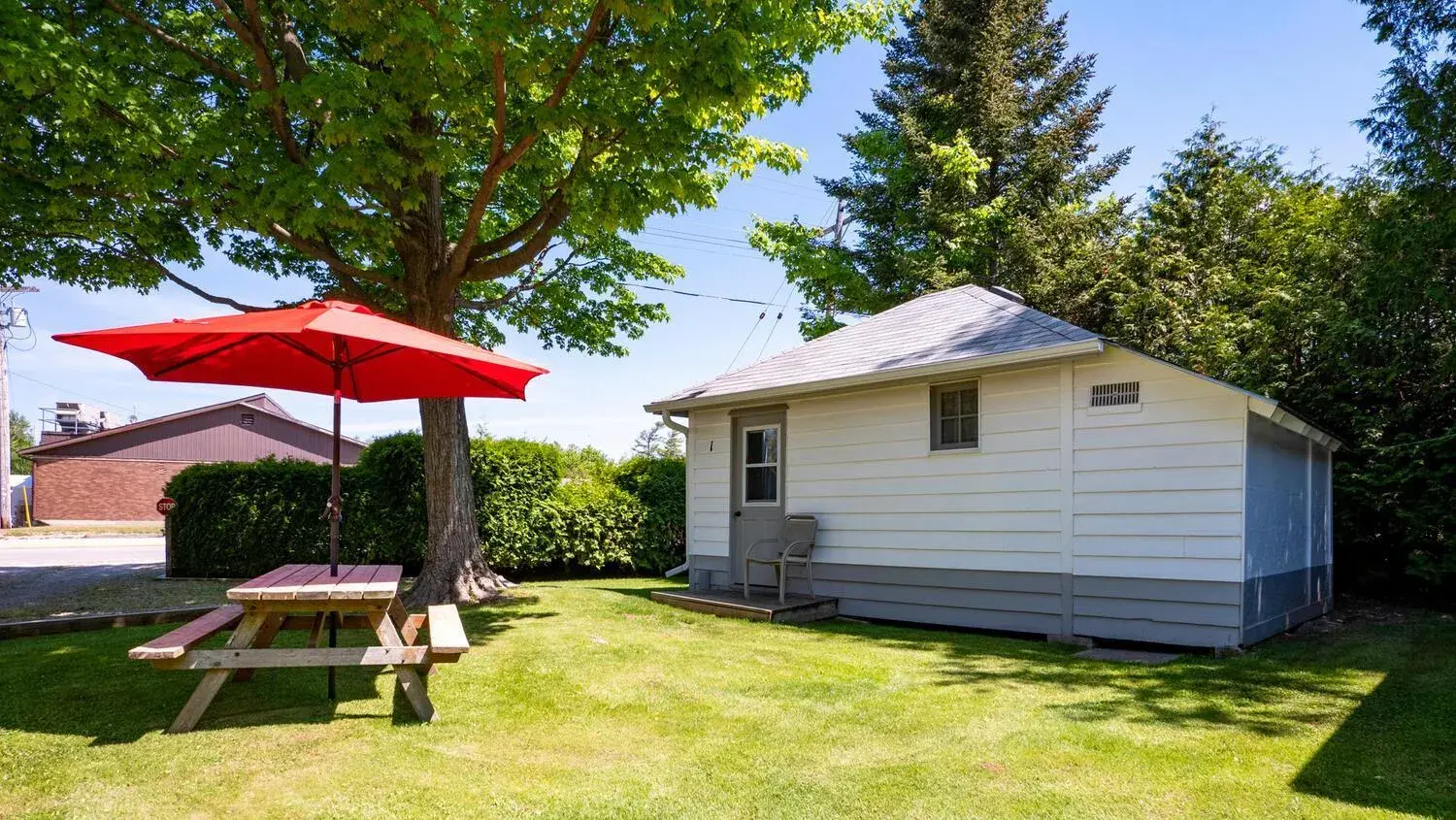 One-Bedroom Cottage in Bel Air Cottages and Motel One-Bedroom Cottage in Bel Air Cottages and Motel