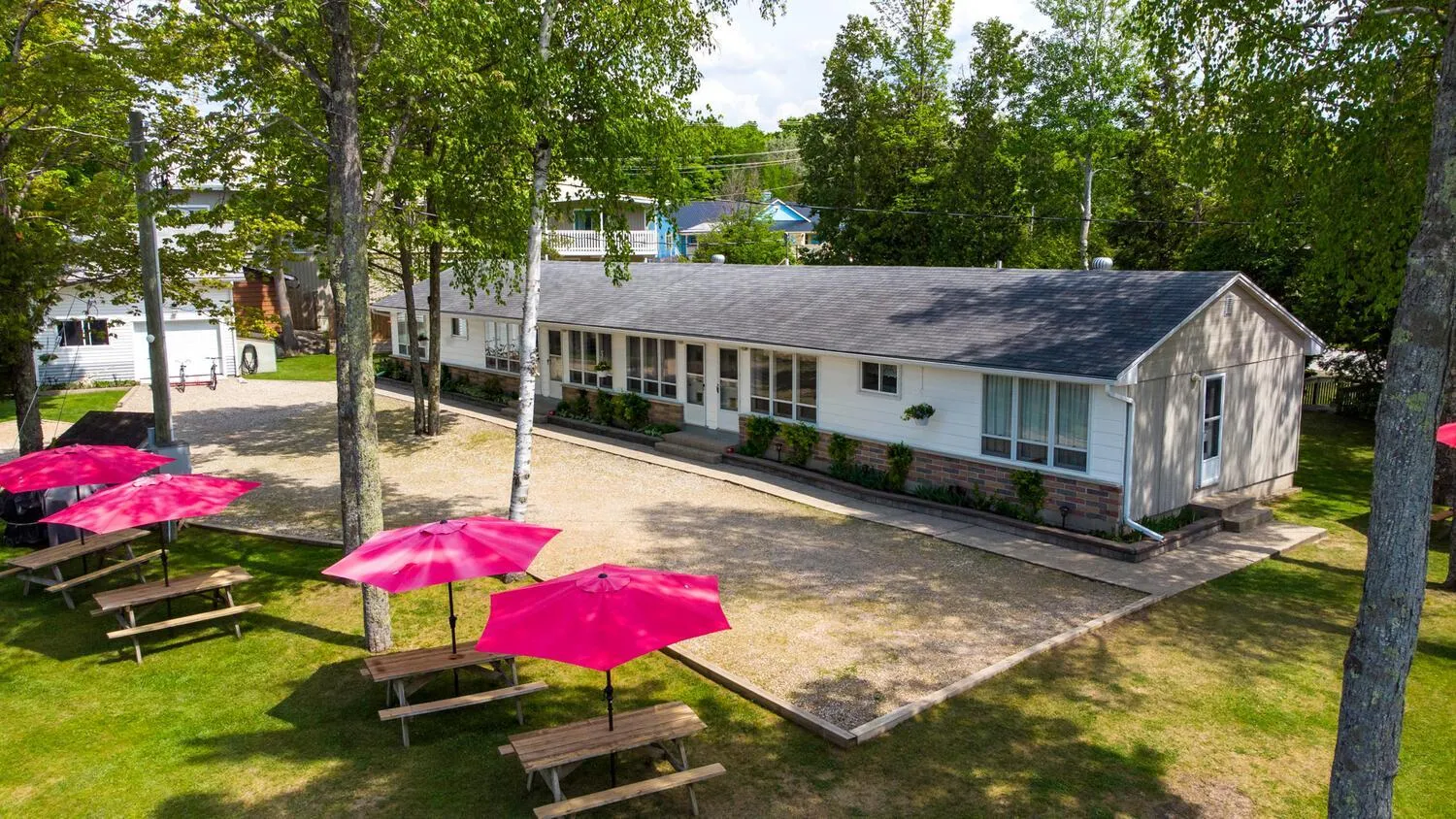Two-Bedroom Suite in Bel Air Cottages and Motel