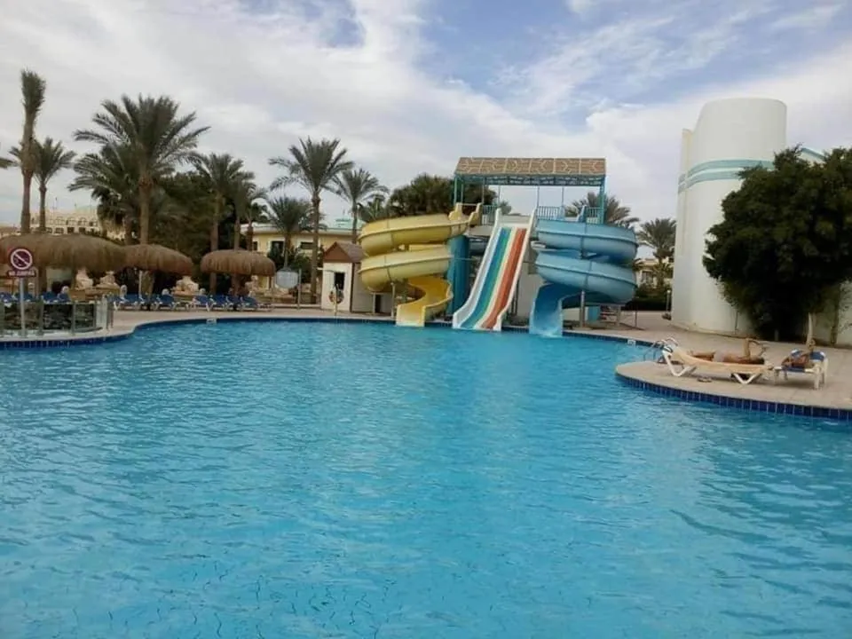 Mirage bay hotel and aqua park