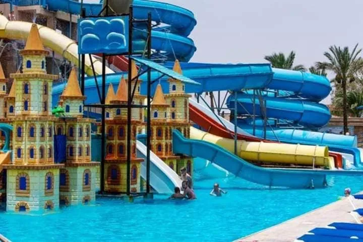 Mirage bay hotel and aqua park