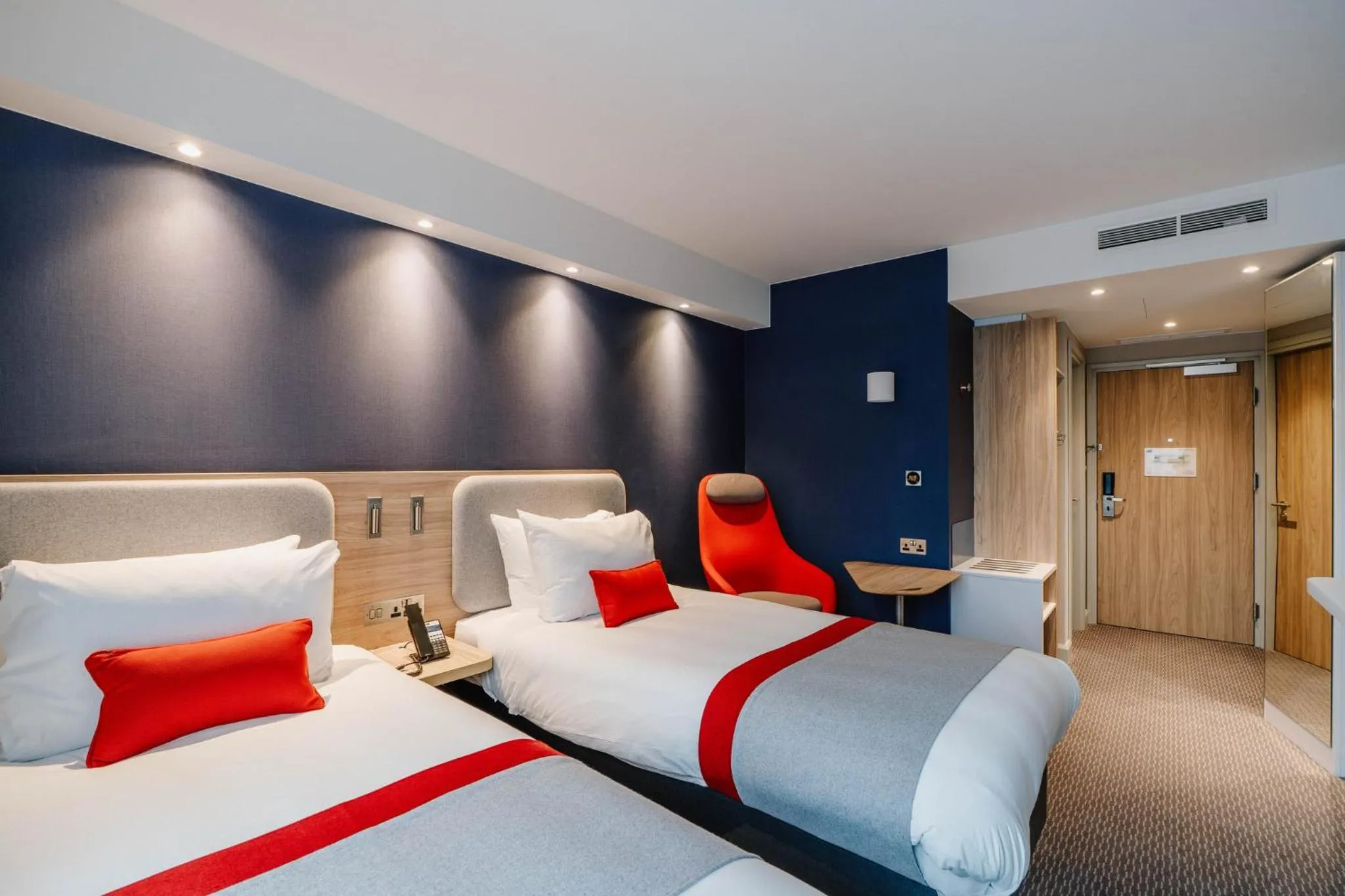 Photo of the whole room, Bed in Holiday Inn Express Liverpool - Central by IHG