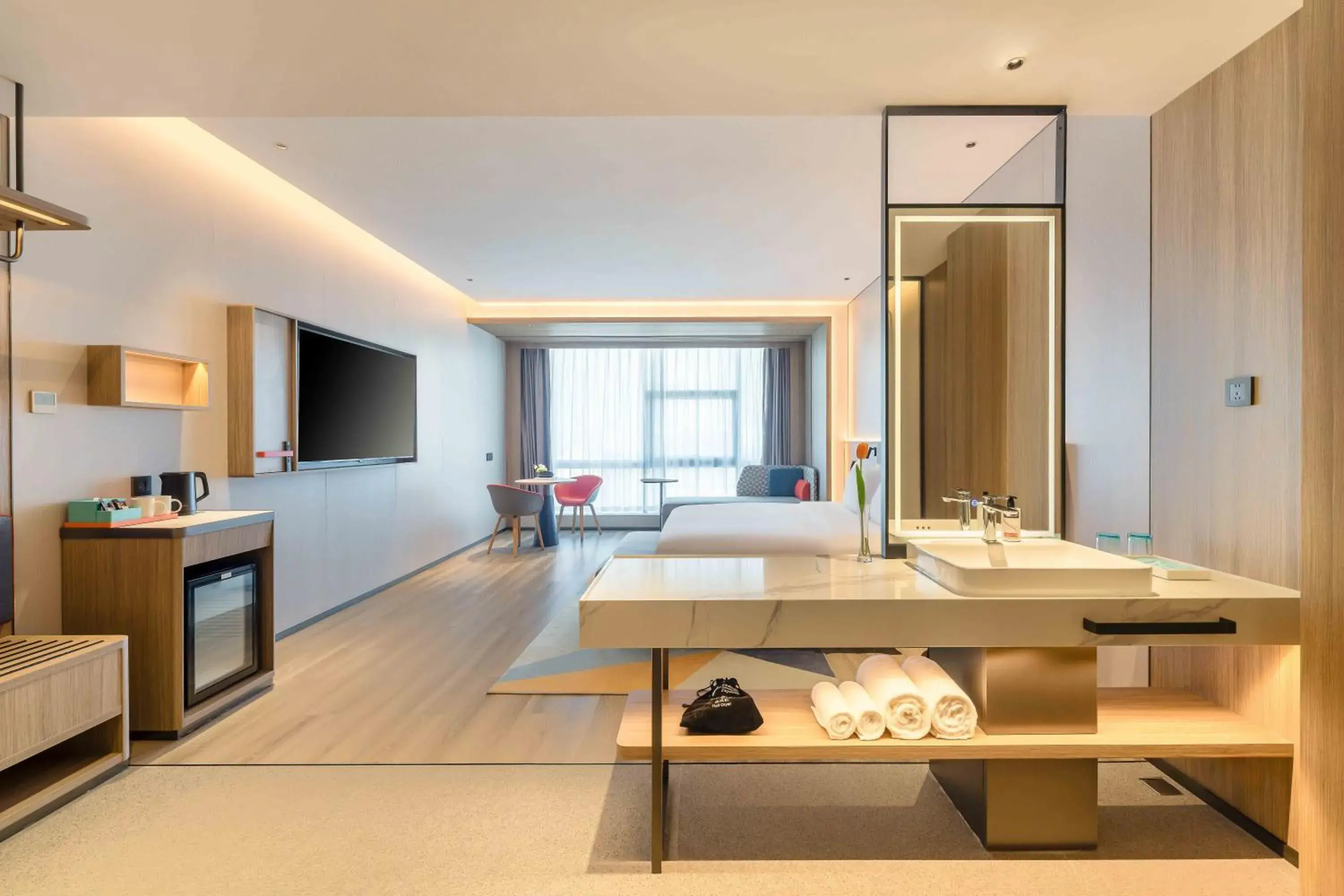 Photo of the whole room, Bed in Holiday Inn Express Hangzhou Airport by IHG Photo of the whole room, Bed in Holiday Inn Express Hangzhou Airport by IHG