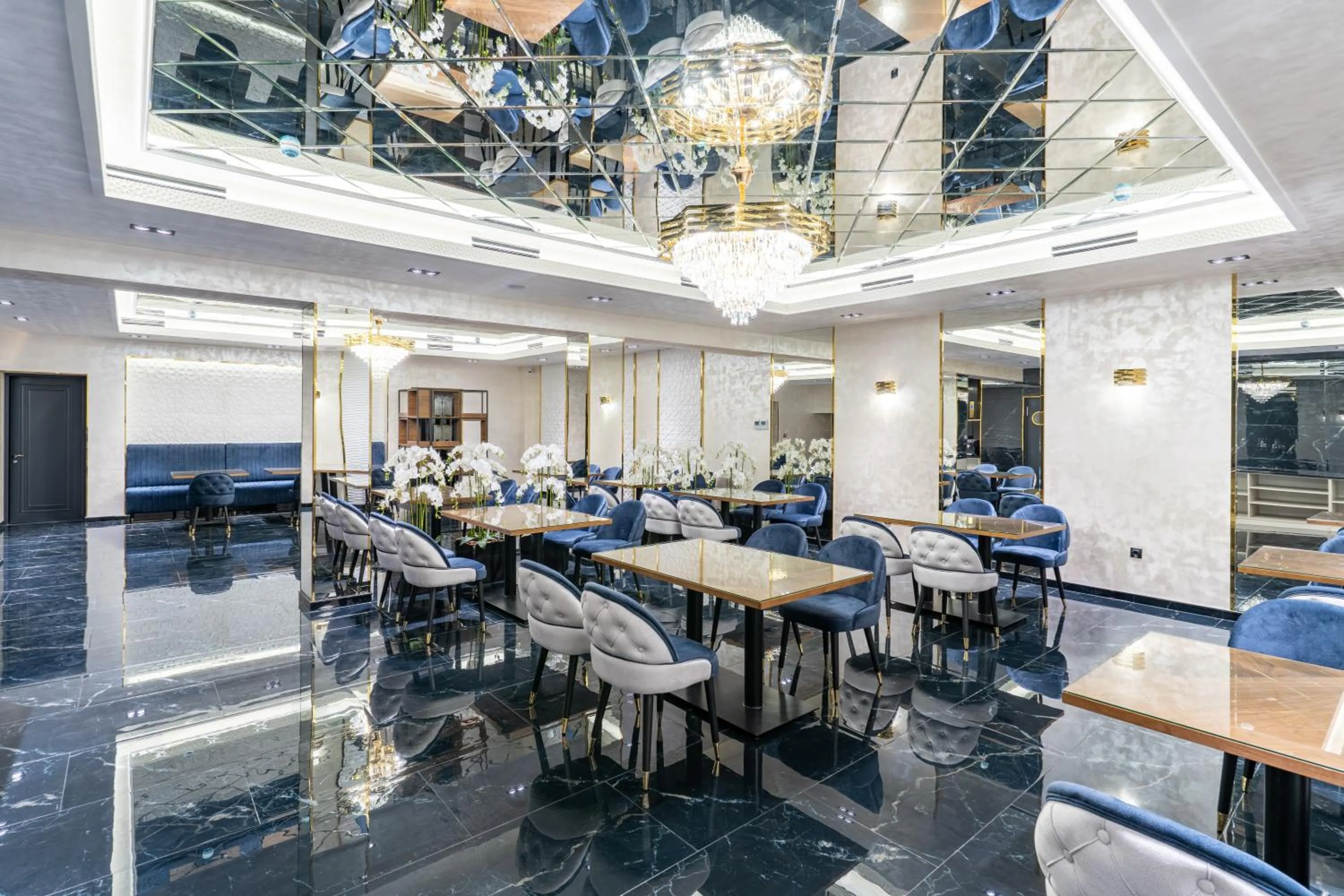 Restaurant/places to eat in MIRZO HOTEL