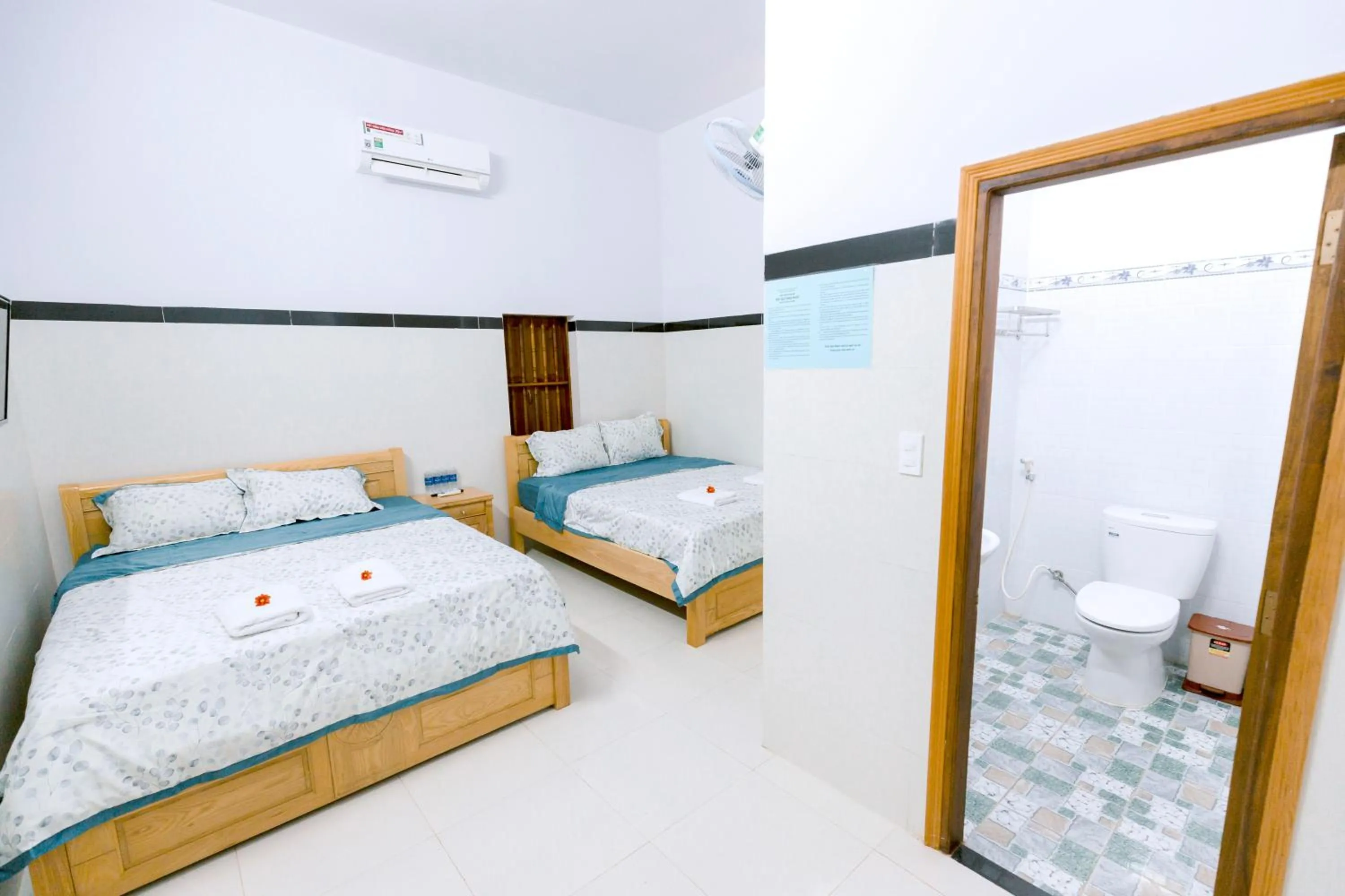 Shower, Bed in Đại Dương La Gi Homestay & Coffee