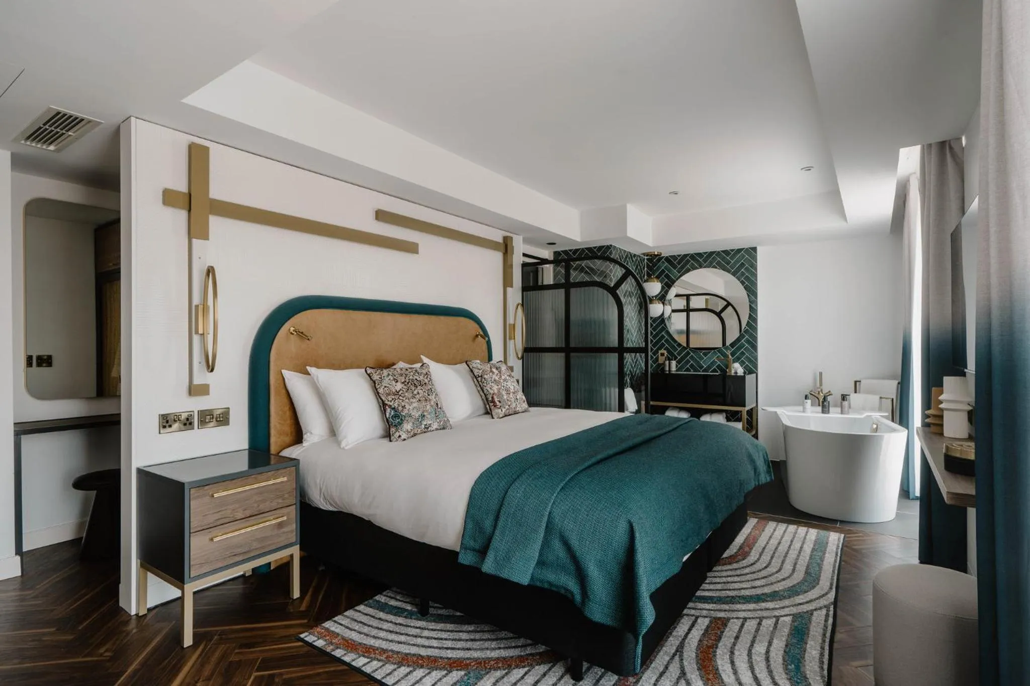 Photo of the whole room, Bed in The Halyard Liverpool, Vignette Collection by IHG