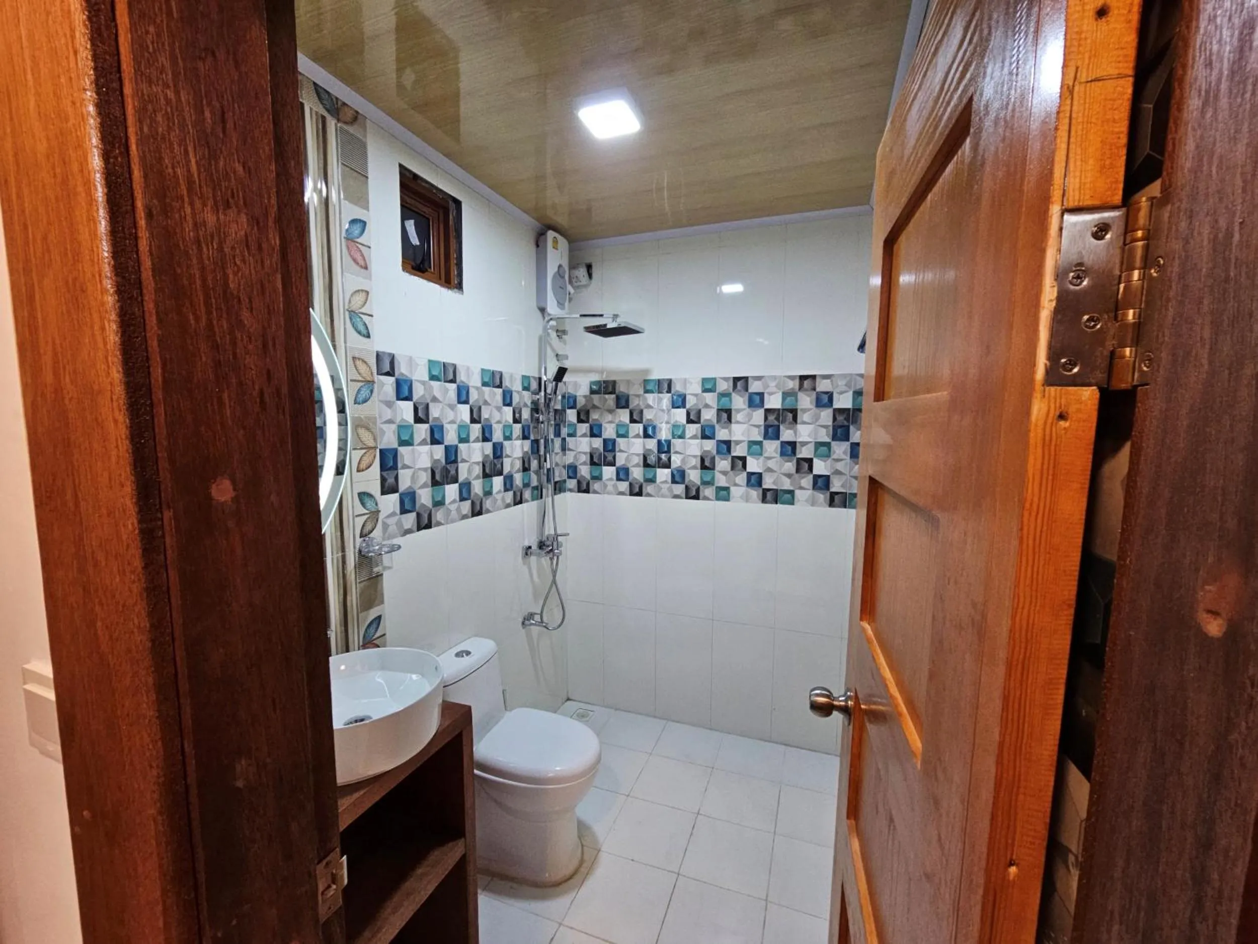 Shower in Batuta Maldives Inn