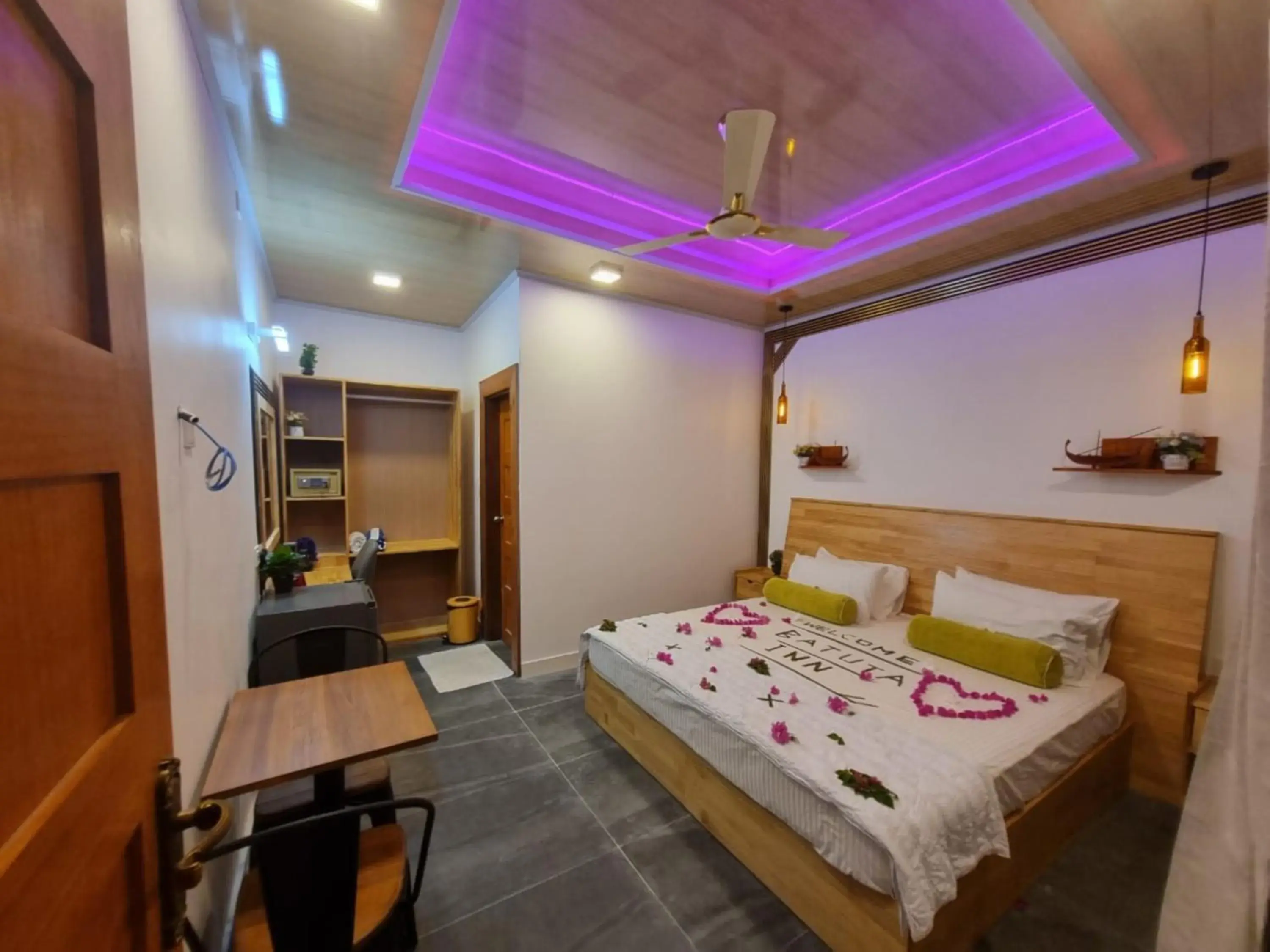 Bed in Batuta Maldives Inn Bed in Batuta Maldives Inn