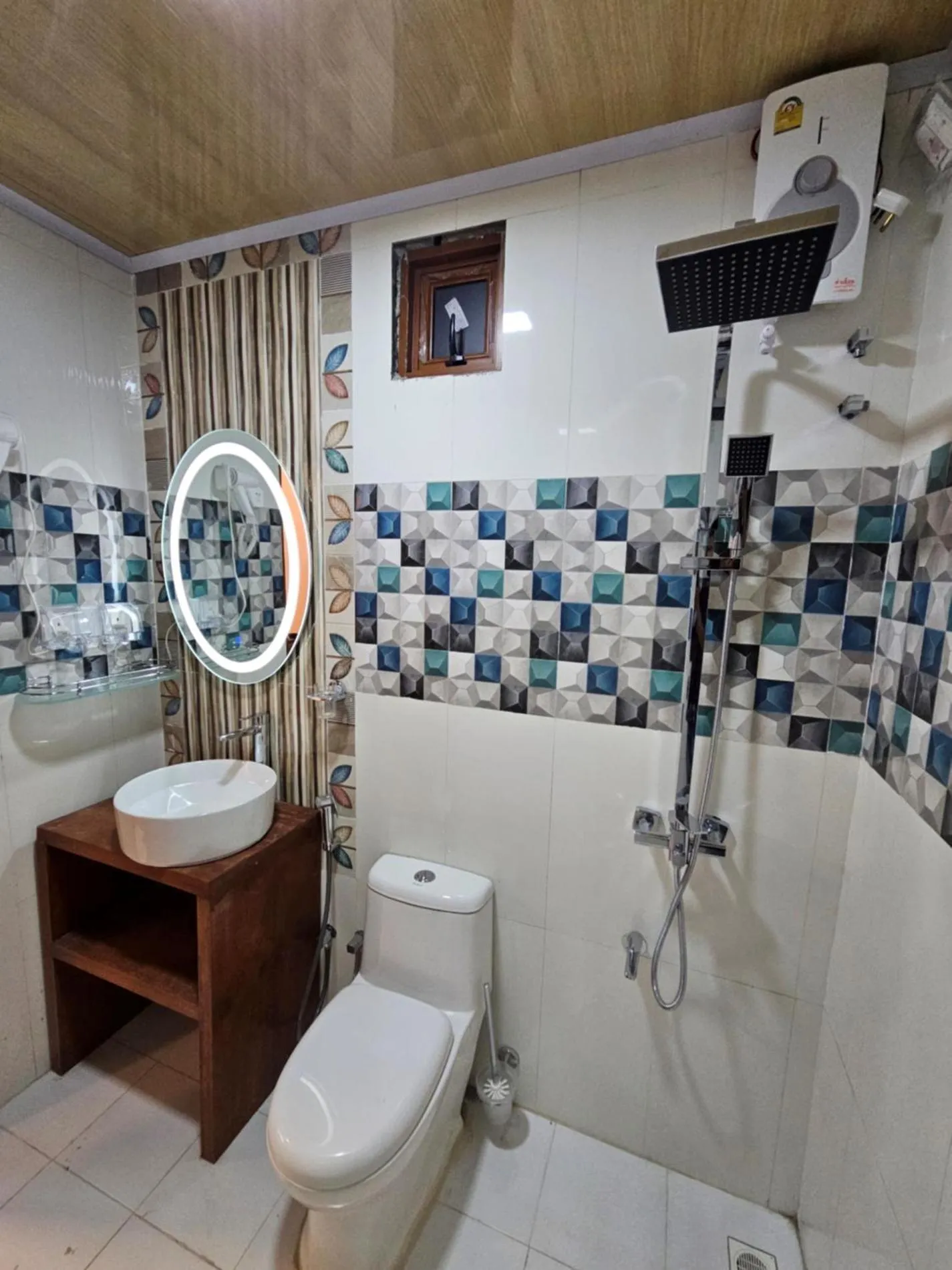 Shower in Batuta Maldives Inn