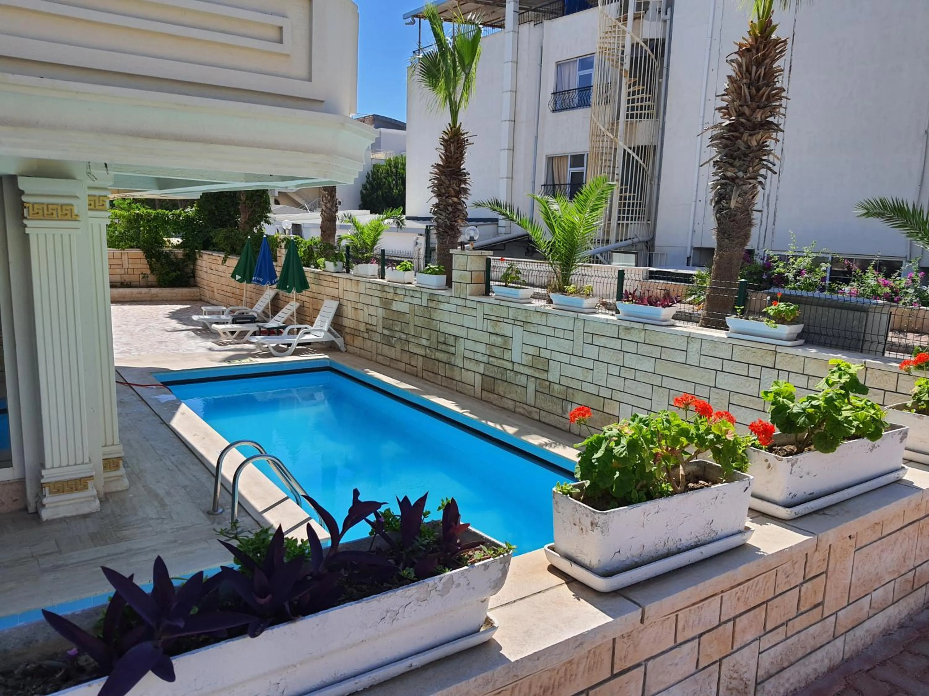 Swimming pool in Premier Inn City Antalya