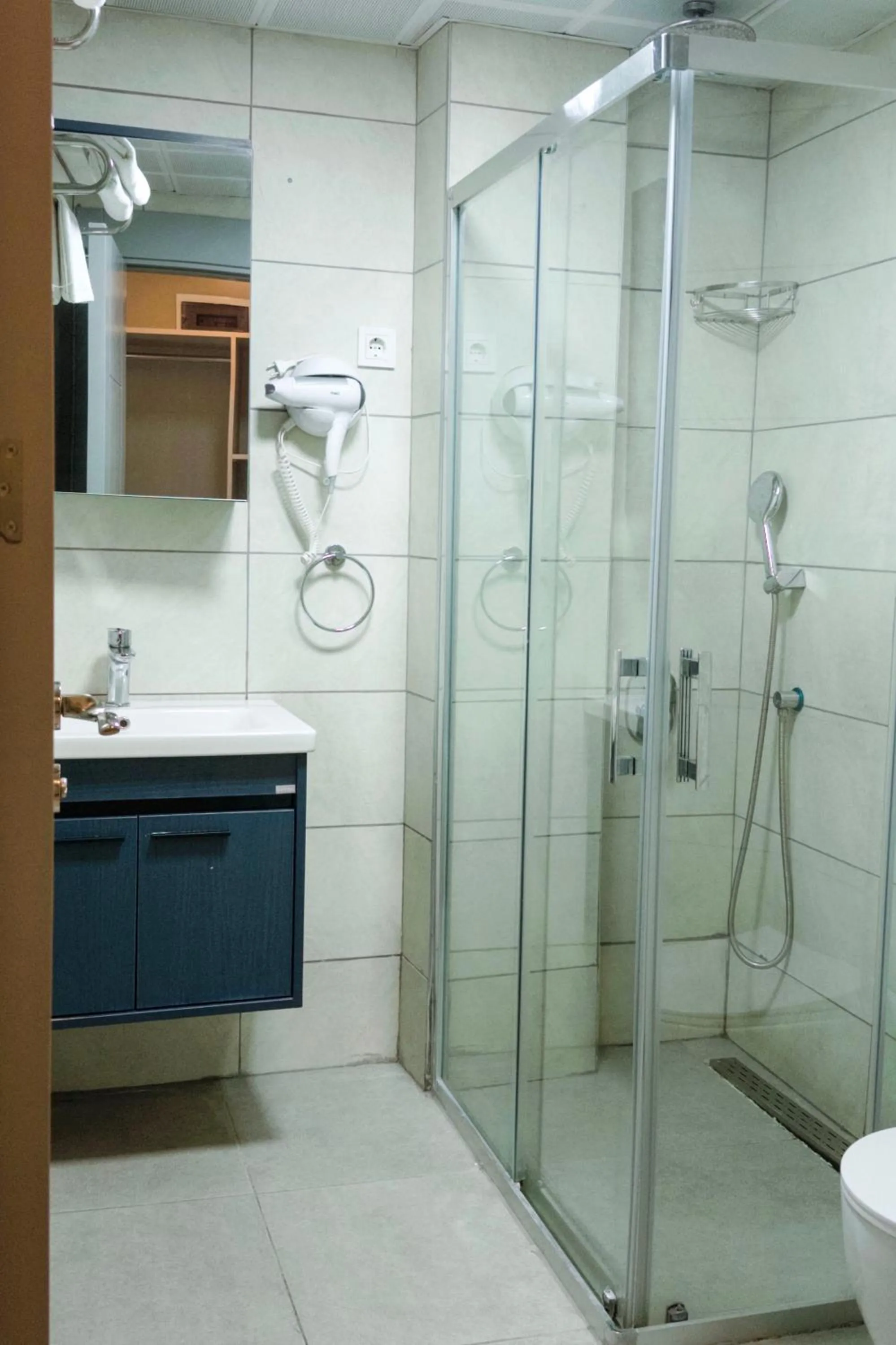 Shower in Premier Inn City Antalya