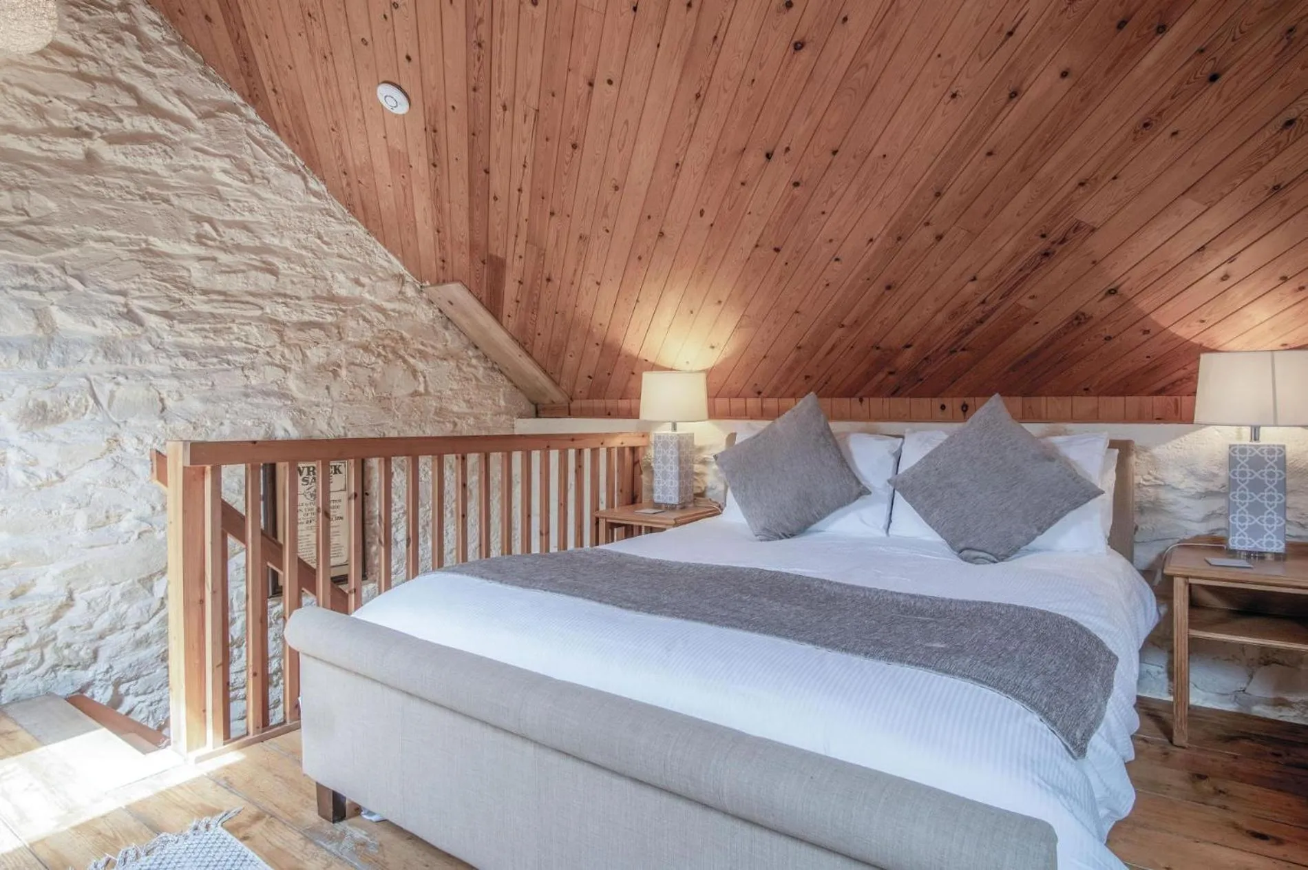 Floor plan, Bed in The Apple Store - 1 Bedroom Cottage - St Ishmaels