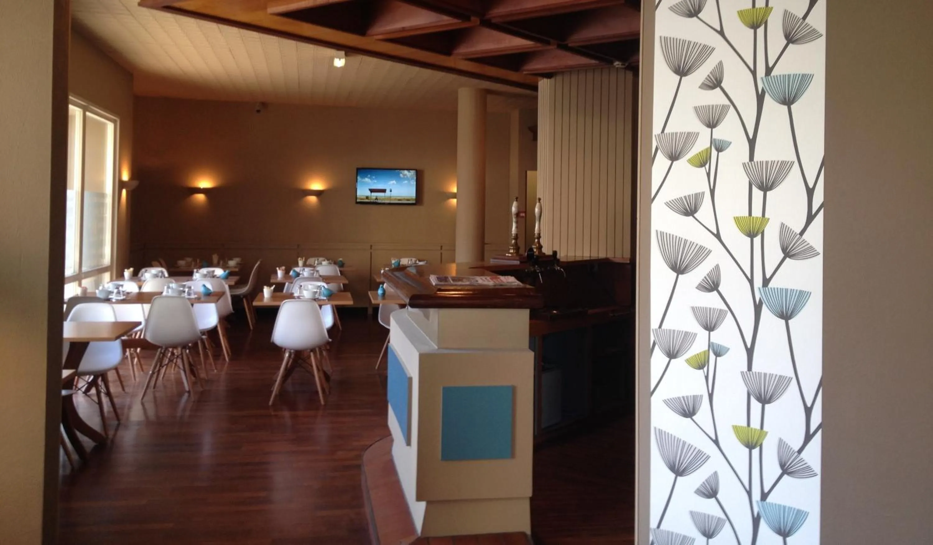 Restaurant/places to eat in Moka Hotel