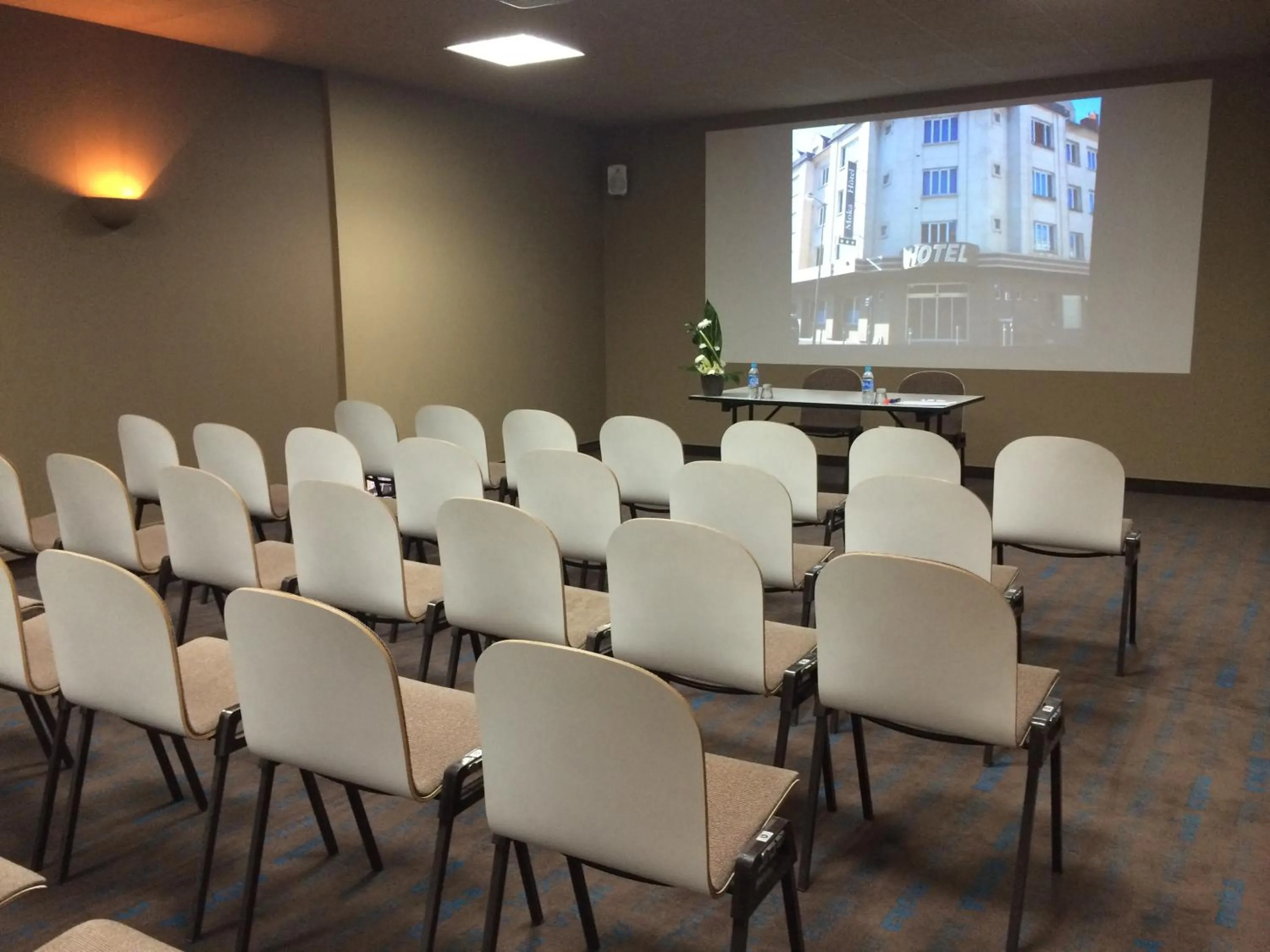 Business facilities in Moka Hotel