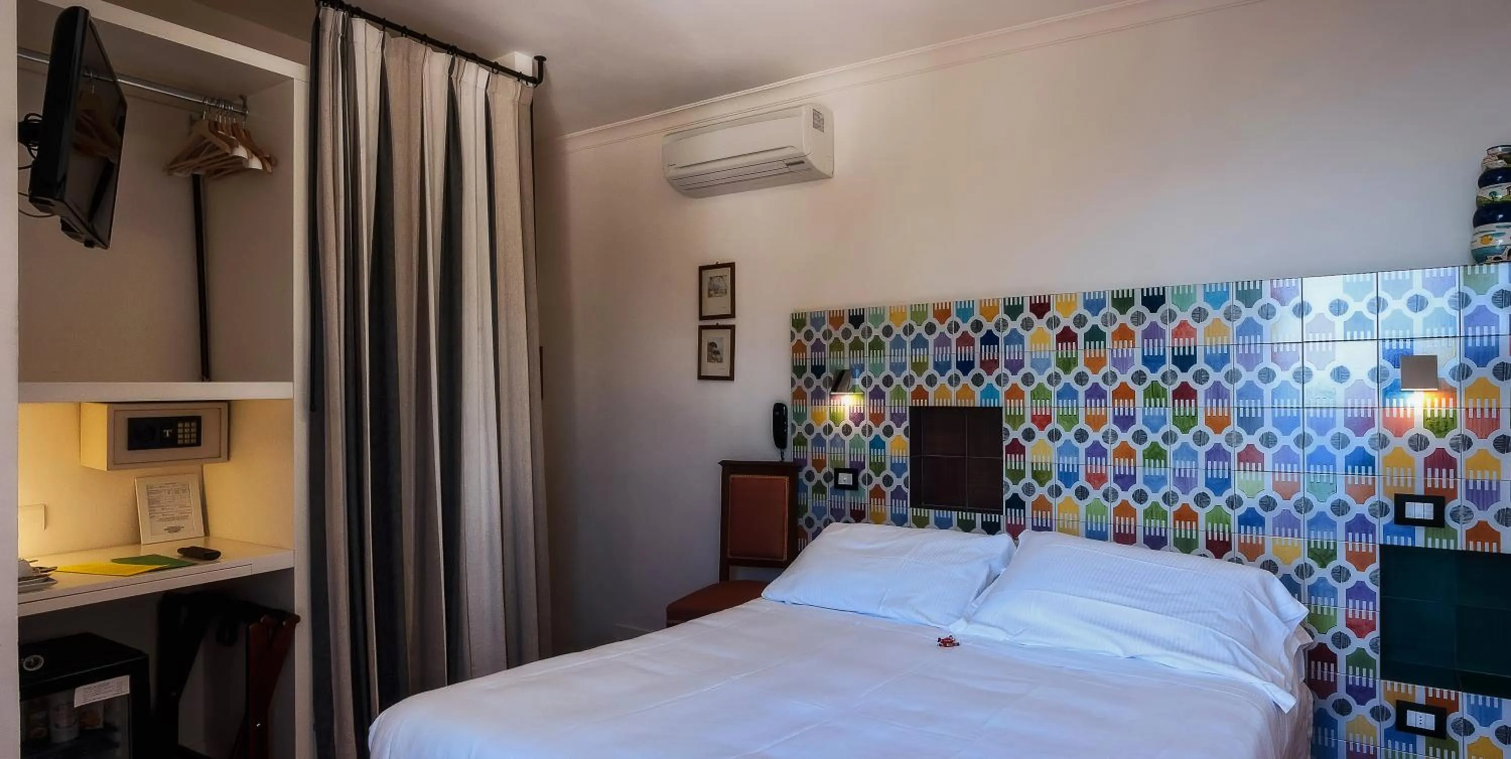 Photo of the whole room, Bed in La Moresca