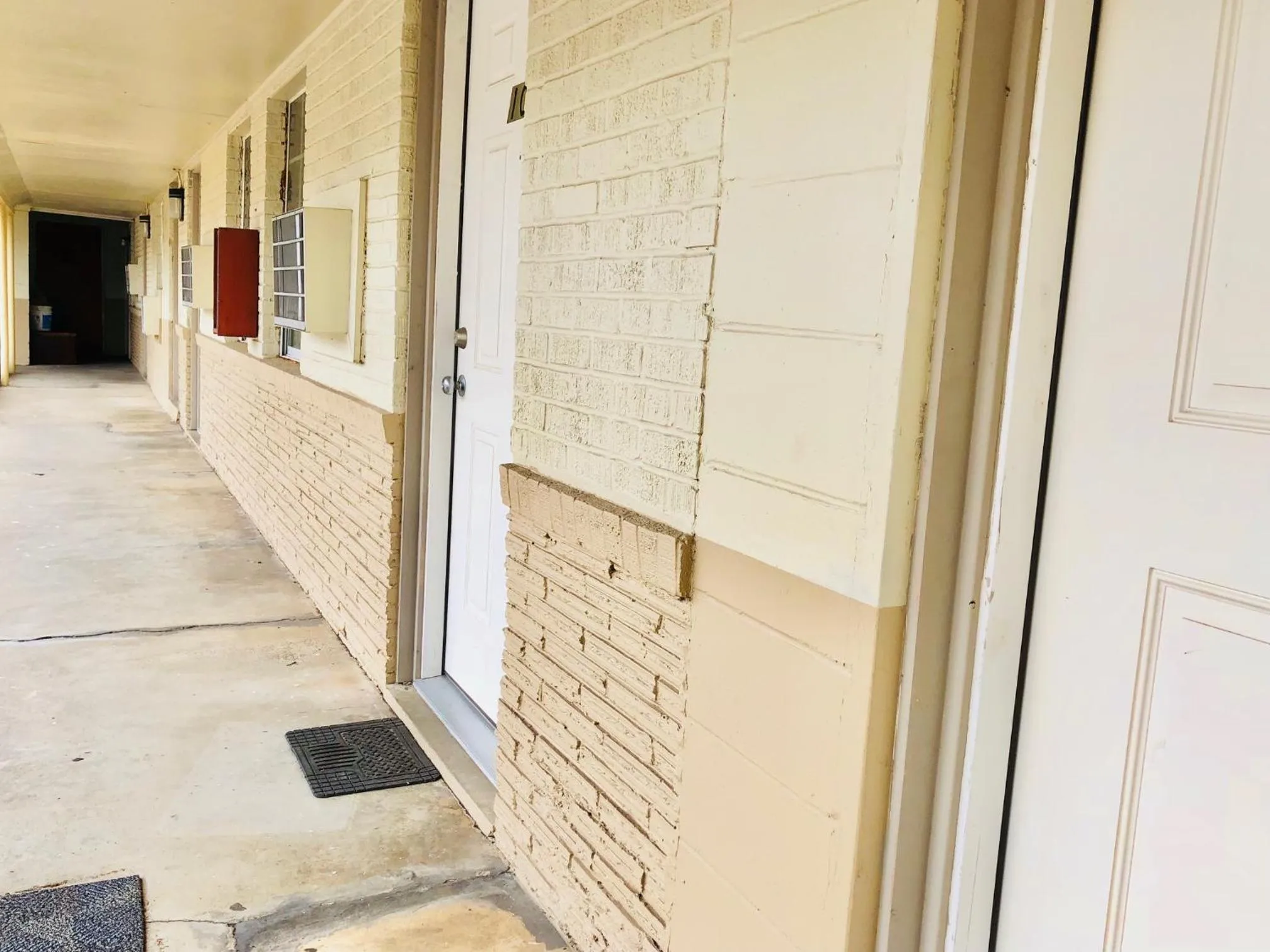 Property building in Sunset Inn Longview