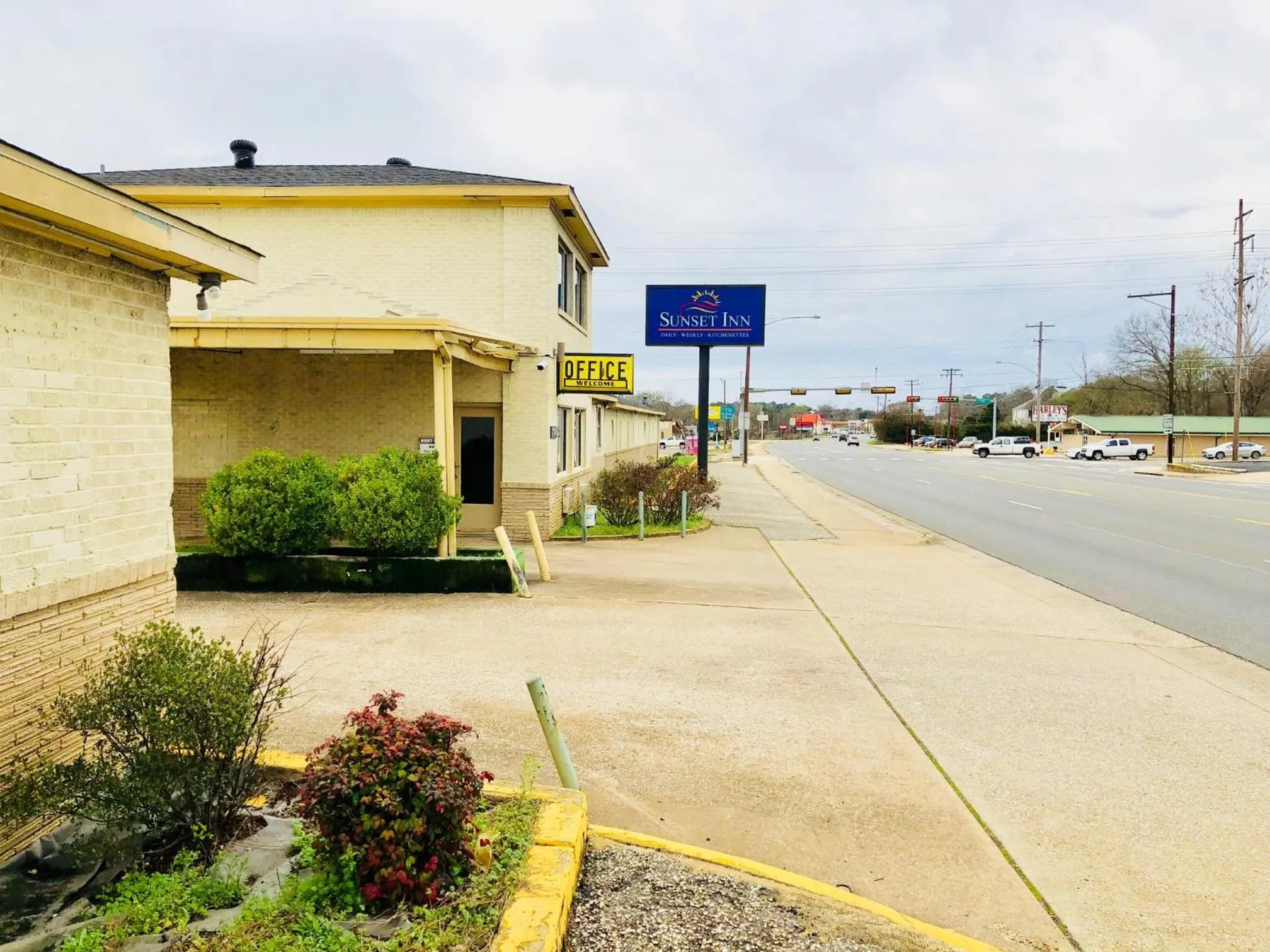 Property building in Sunset Inn Longview