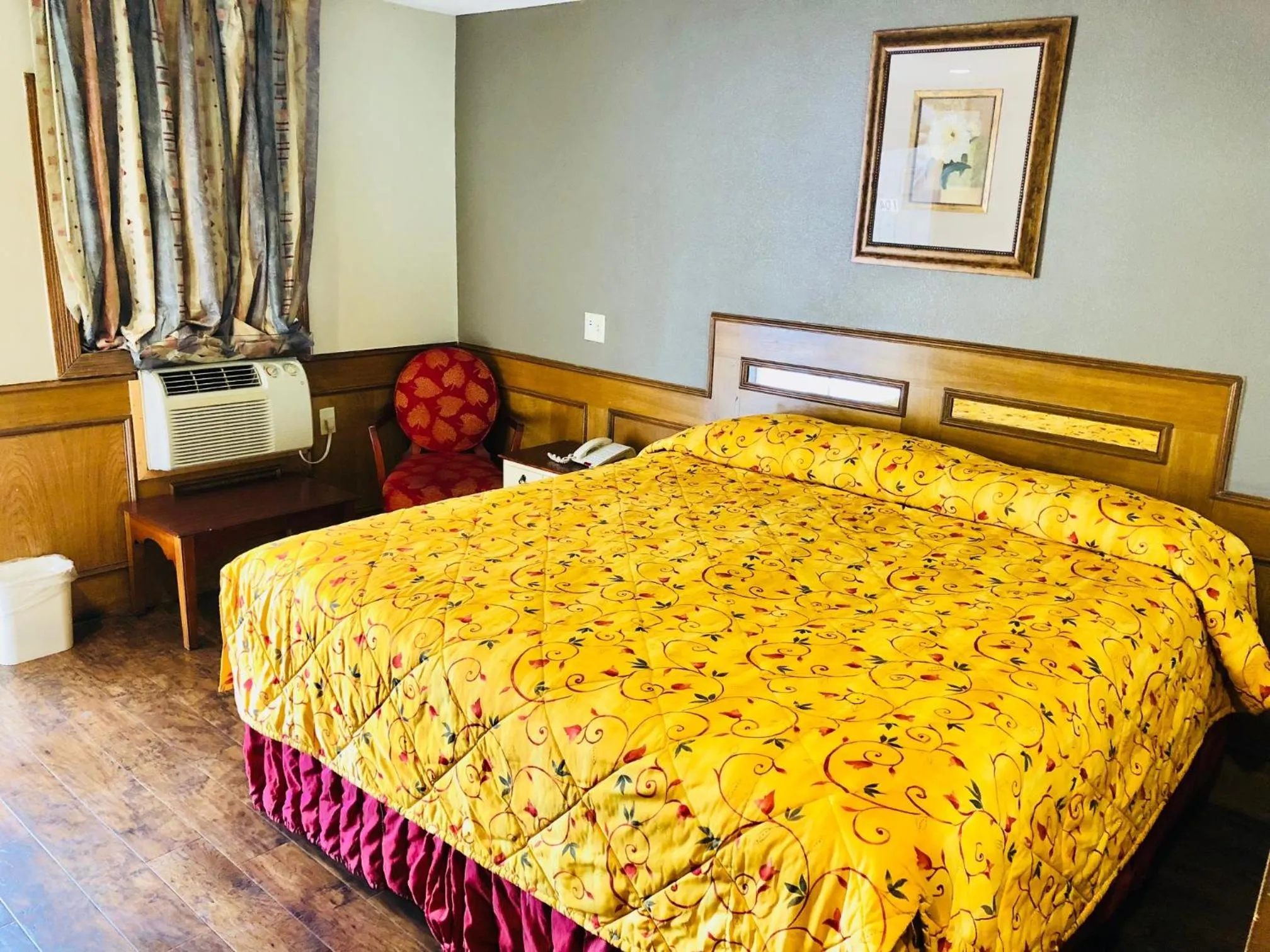 Bed in Sunset Inn Longview