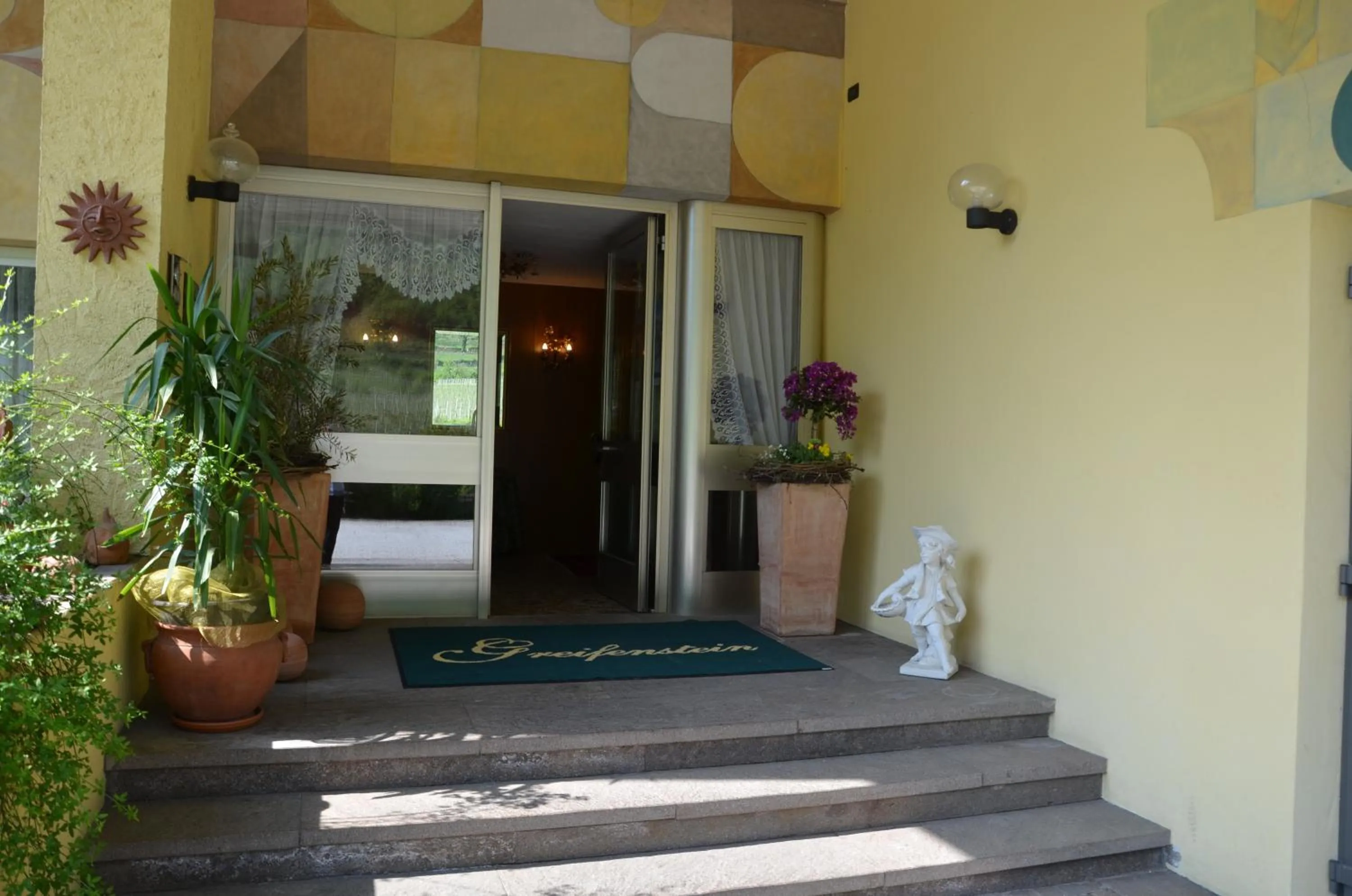 Facade/entrance in Hotel Greifenstein