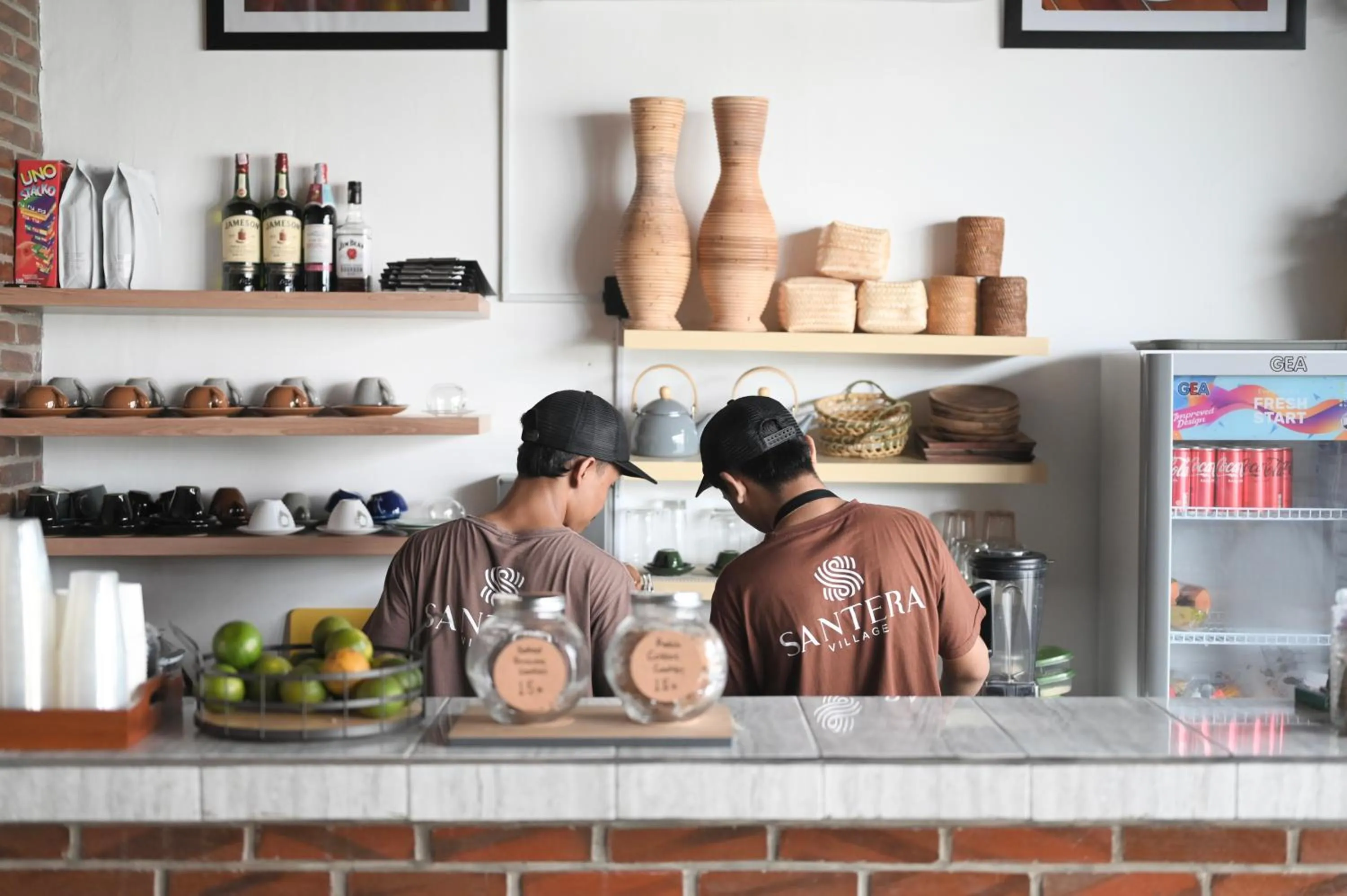 Restaurant/places to eat in Santera Village