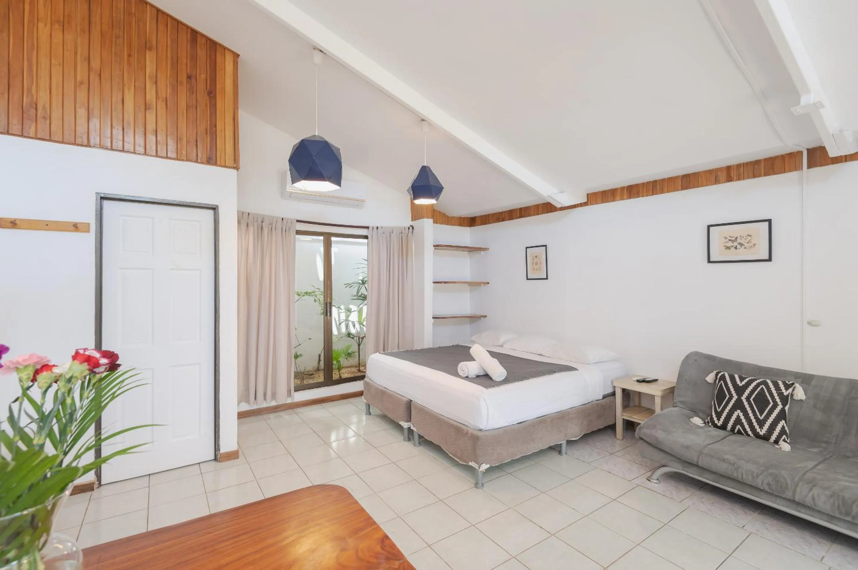 Bedroom, Bed in Maoritsio Garden Studios