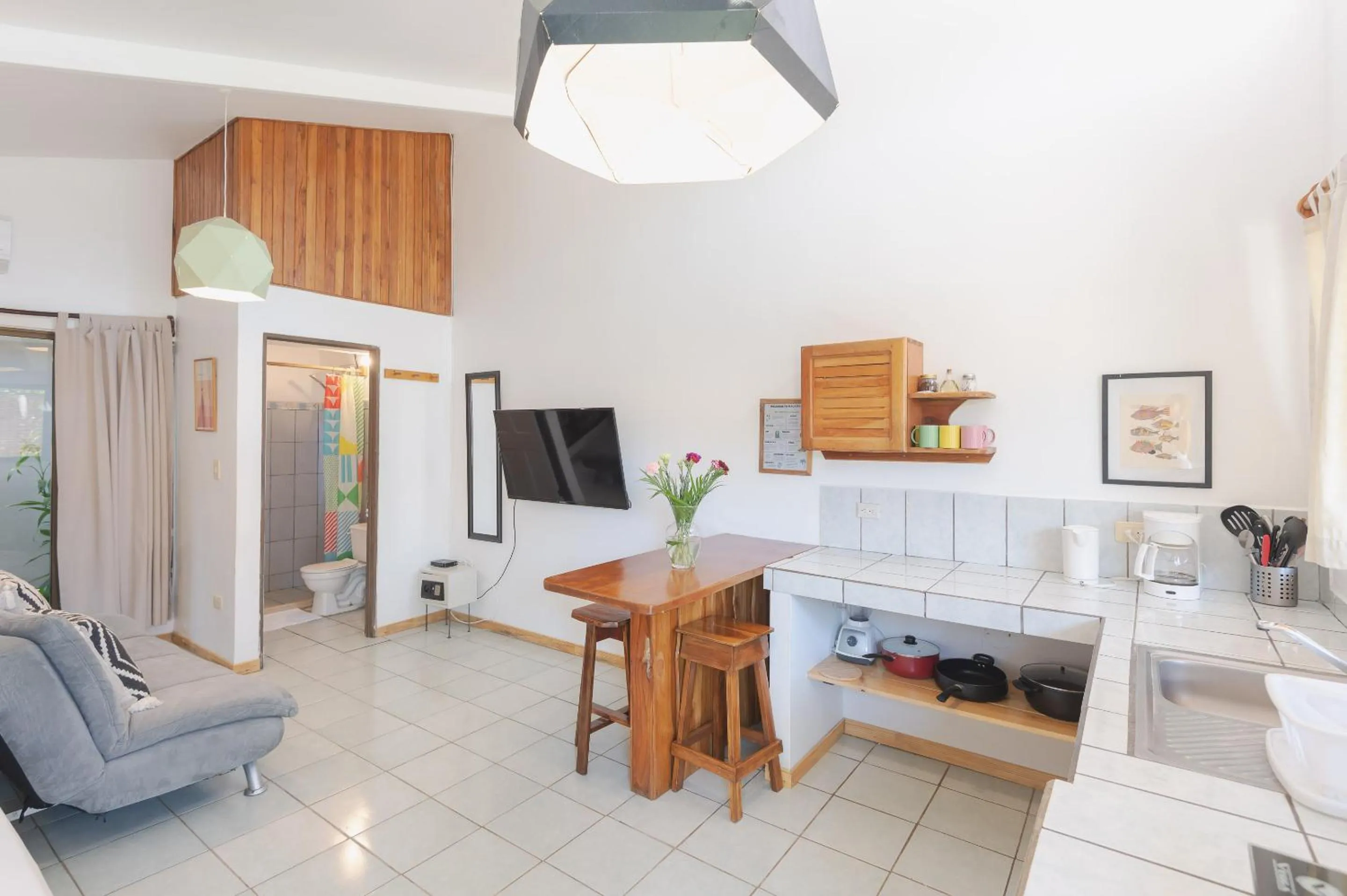 Kitchen or kitchenette in Maoritsio Garden Studios