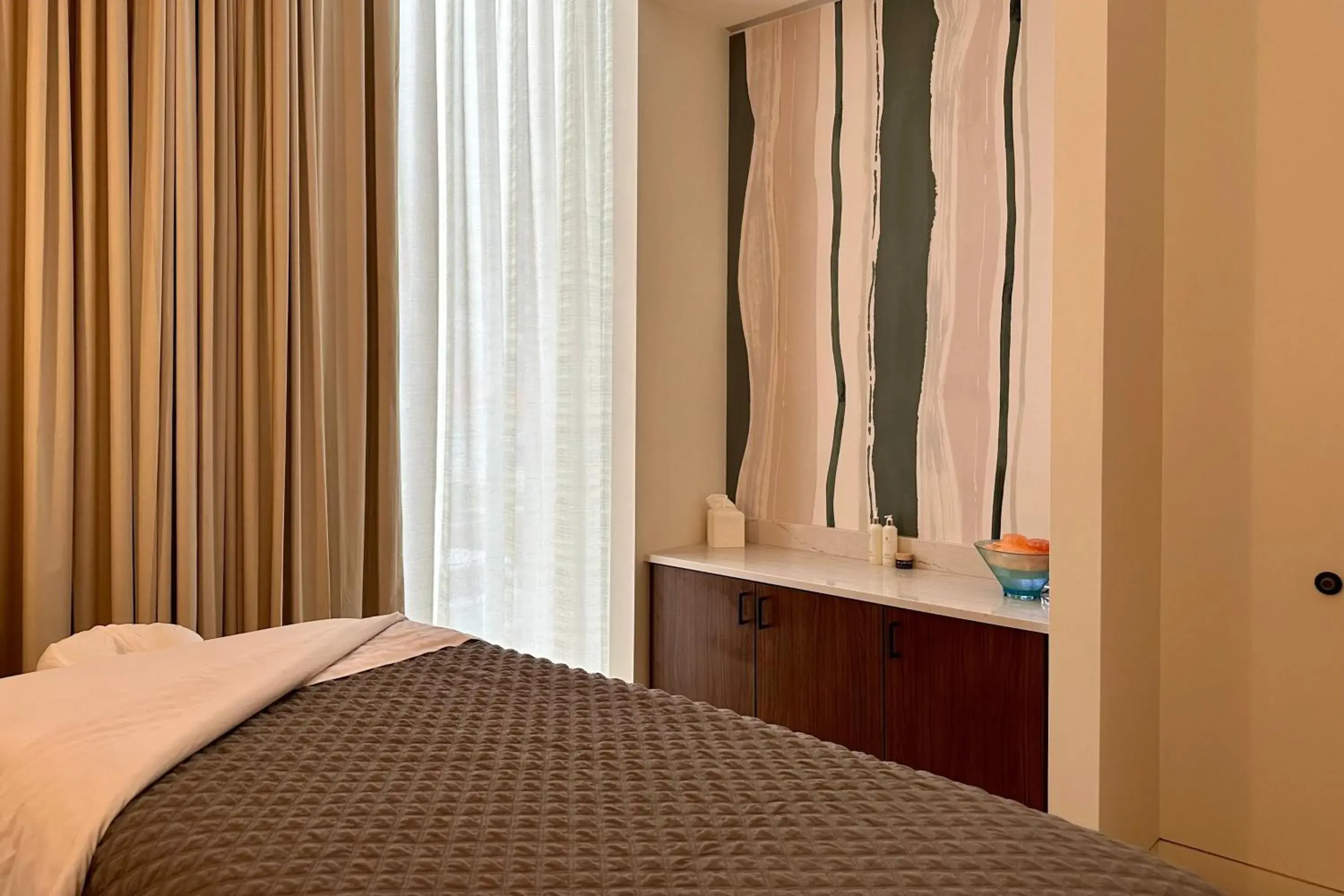 Spa and wellness centre/facilities, Bed in Cascade Hotel, Kansas City, a Tribute Portfolio Hotel Spa and wellness centre/facilities, Bed in Cascade Hotel, Kansas City, a Tribute Portfolio Hotel