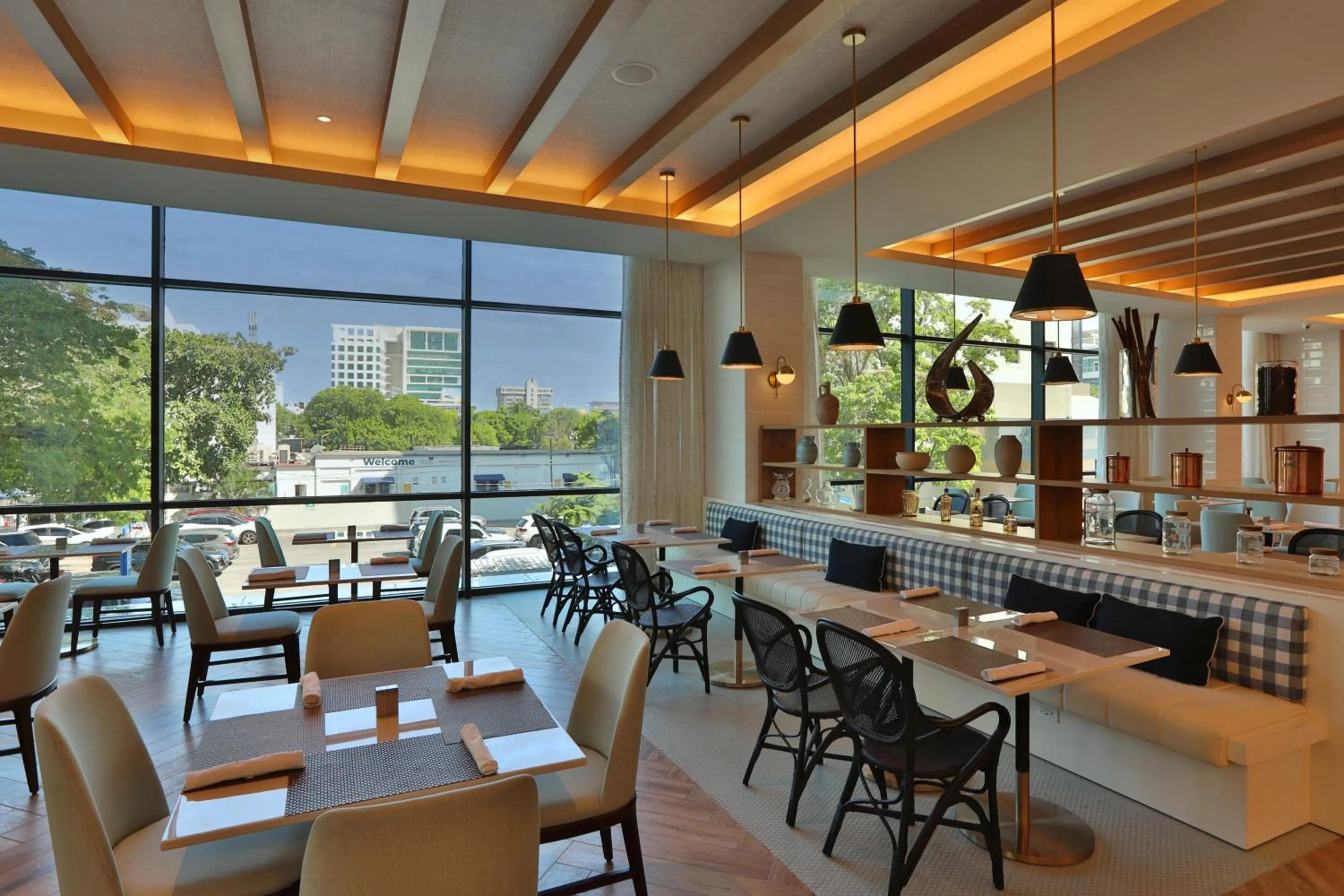 Restaurant/places to eat in Courtyard by Marriott Santo Domingo Piantini