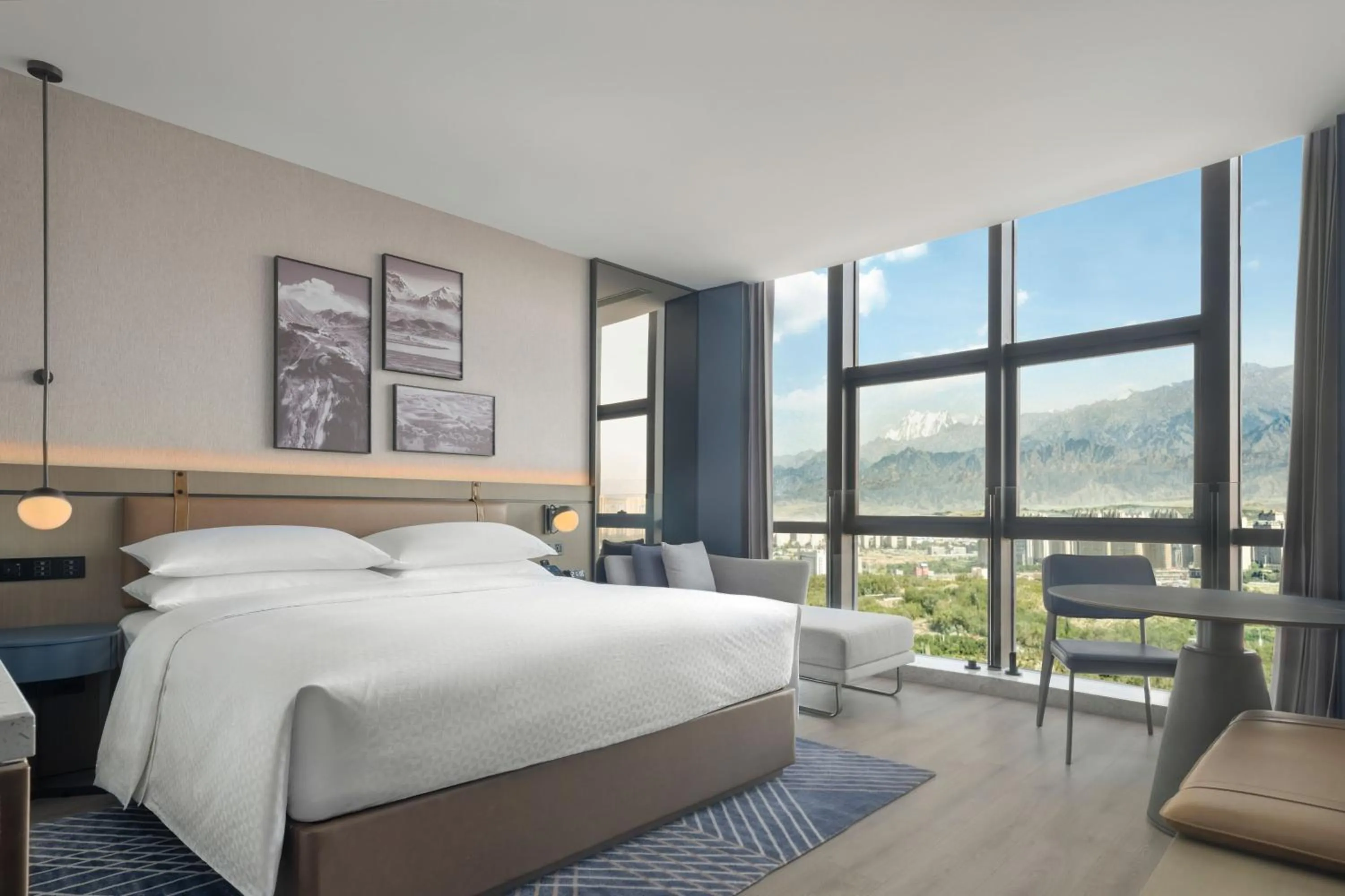 Photo of the whole room, Bed in Four Points by Sheraton Urumqi