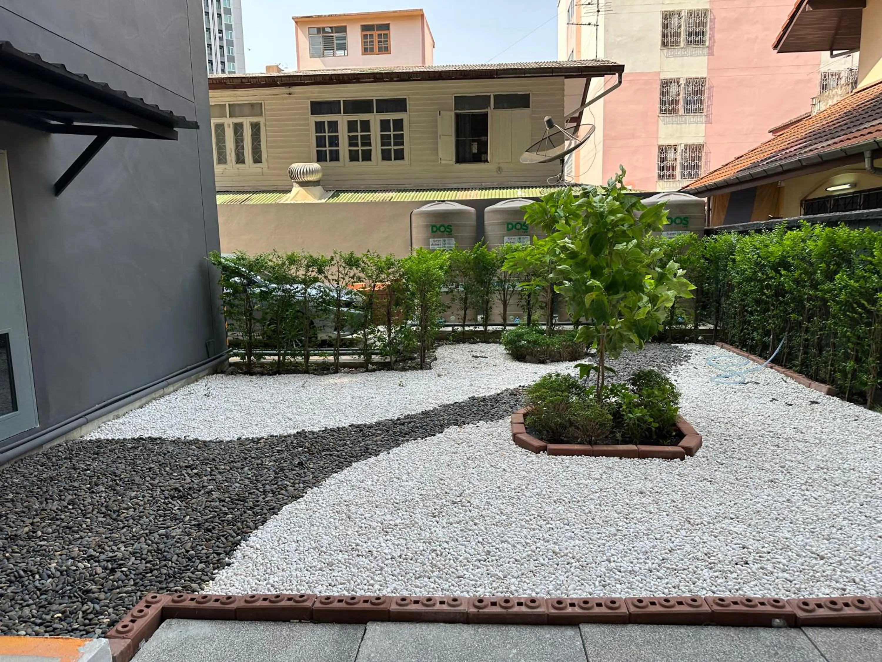 Garden in D Night Suite Hotel