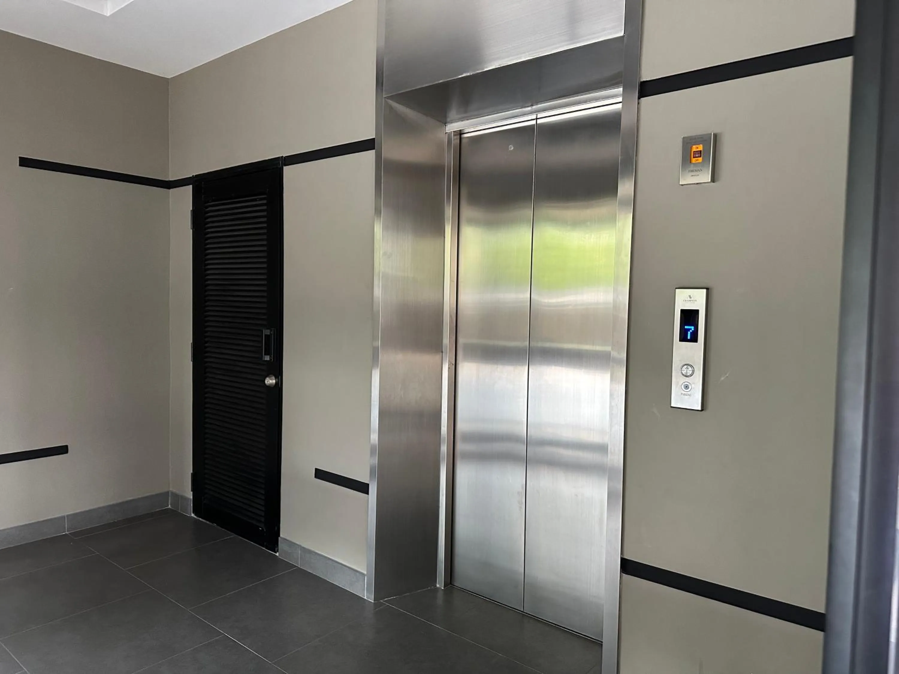 elevator in D Night Suite Hotel