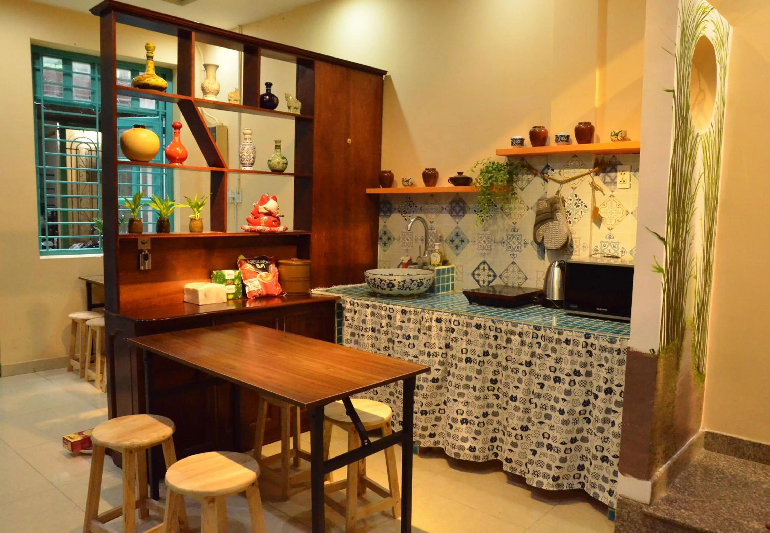 Communal lounge/ TV room in Northern Hostel - Bui Vien Walking Street