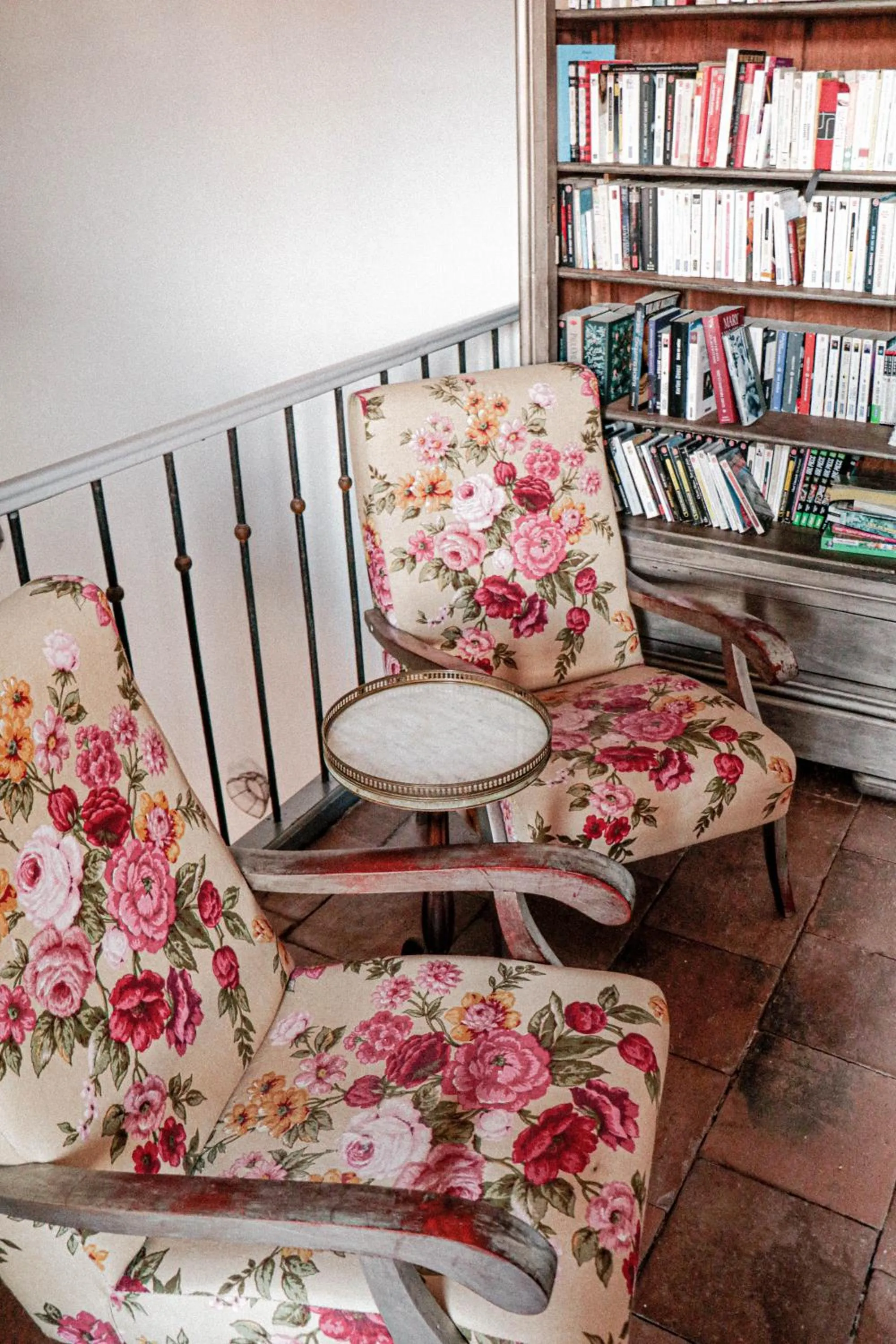 Library in Maison d'Hotes Delga