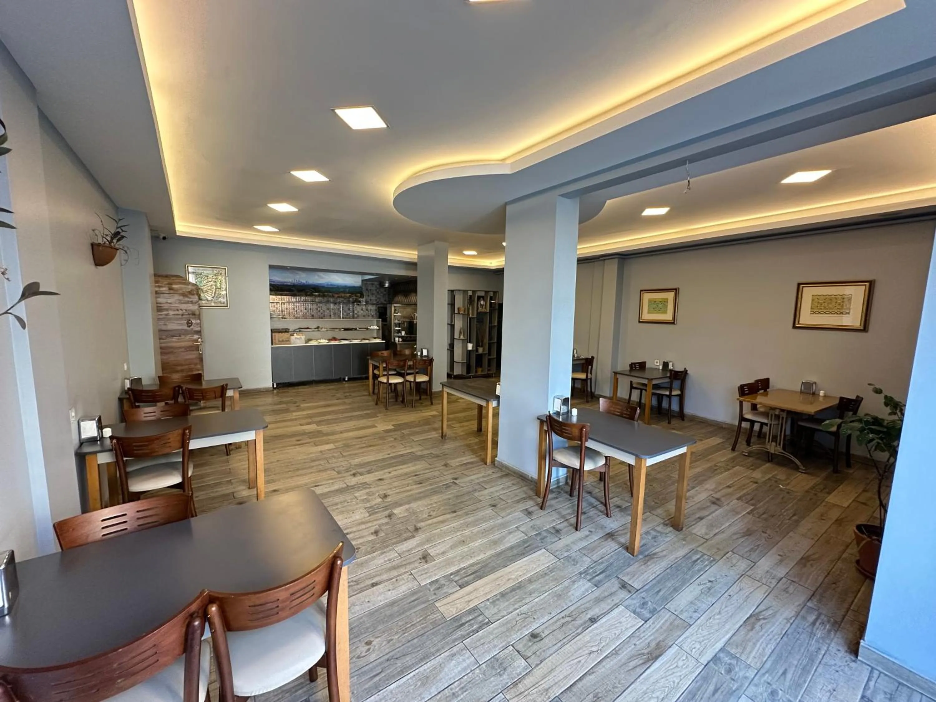 Restaurant/places to eat in Hotel Baykal