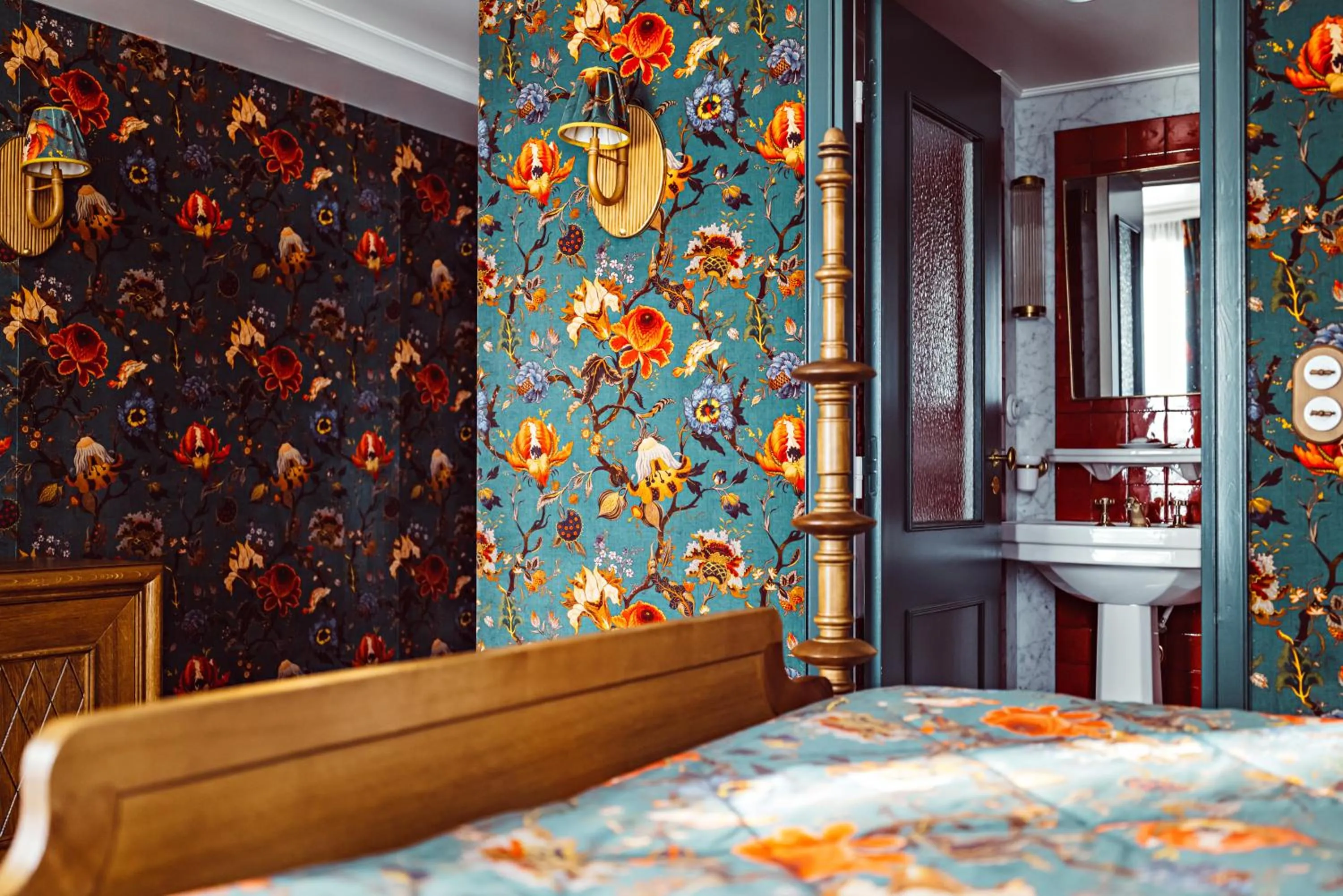 Bathroom, Bed in Hôtel Eldorado Paris