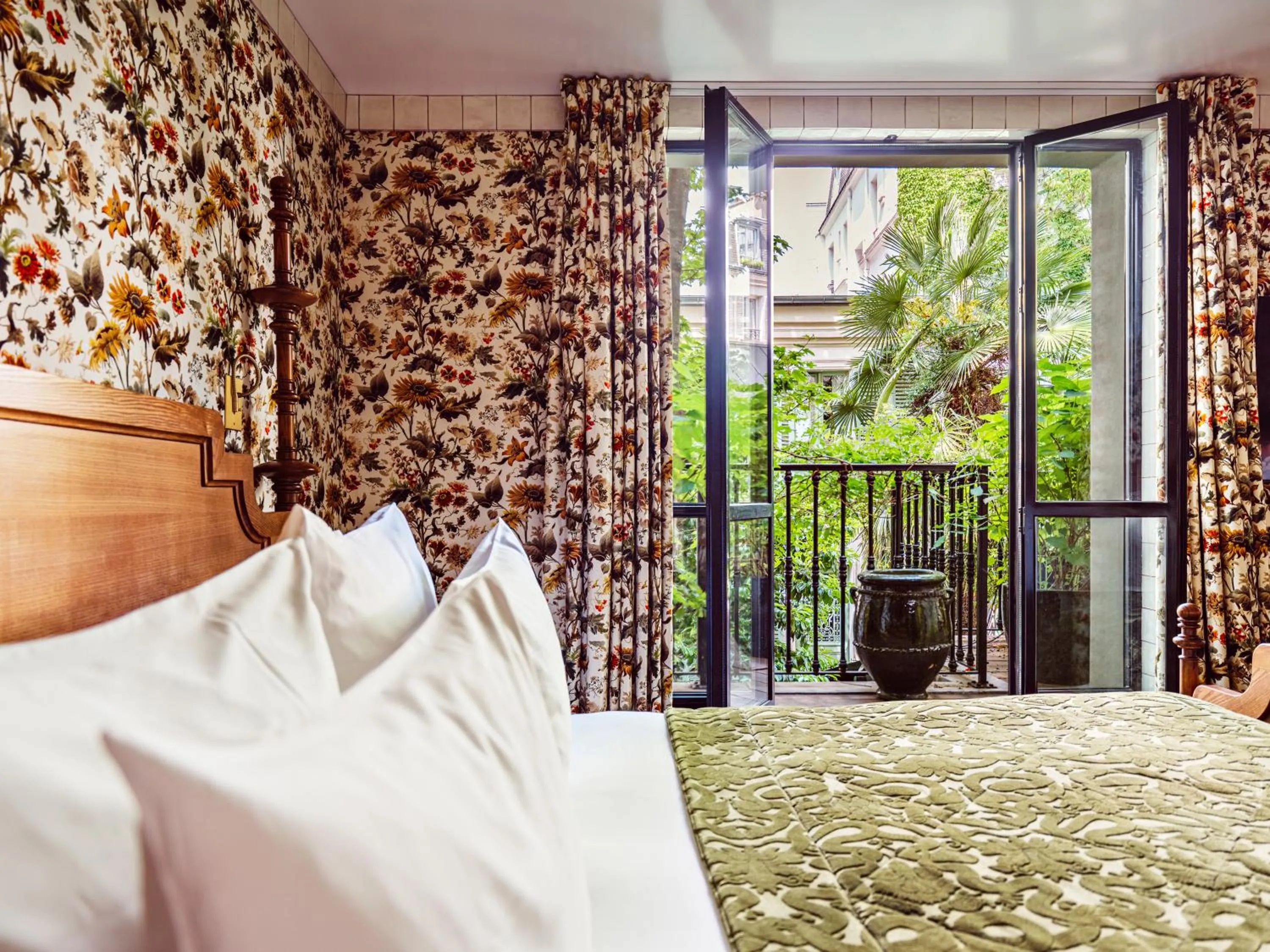 Bed in Hôtel Eldorado Paris