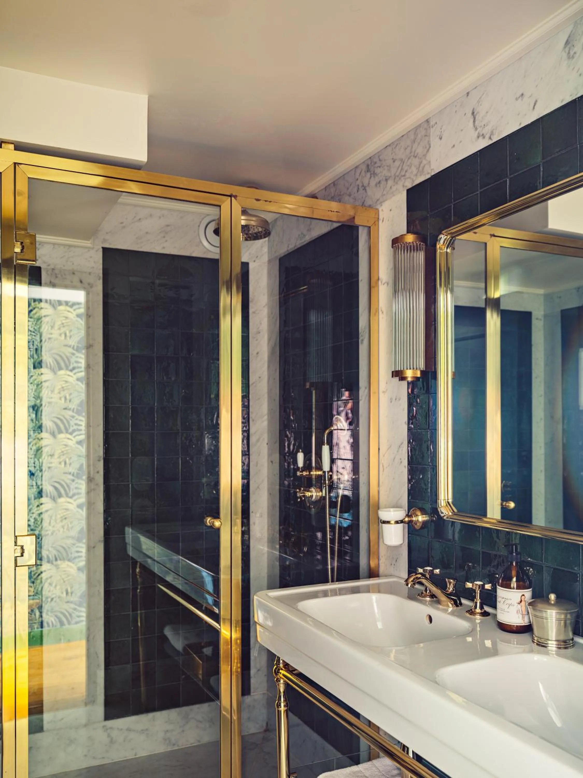 Bathroom in Hôtel Eldorado Paris